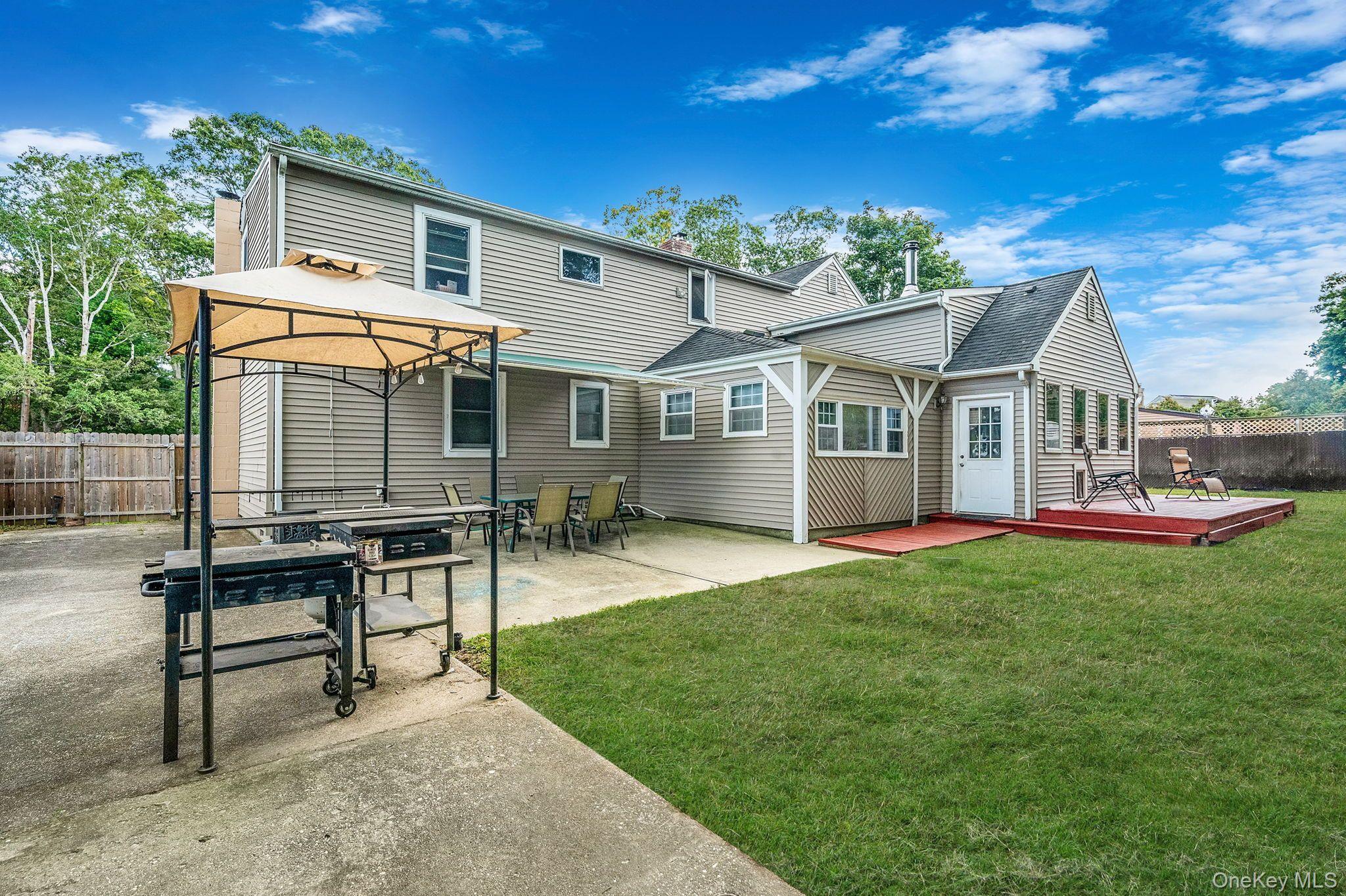 18 Lakeview Drive, Middle Island, NY 11953