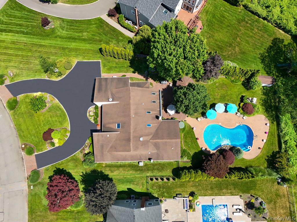 1 Castle Drive, Woodbury, NY 11797