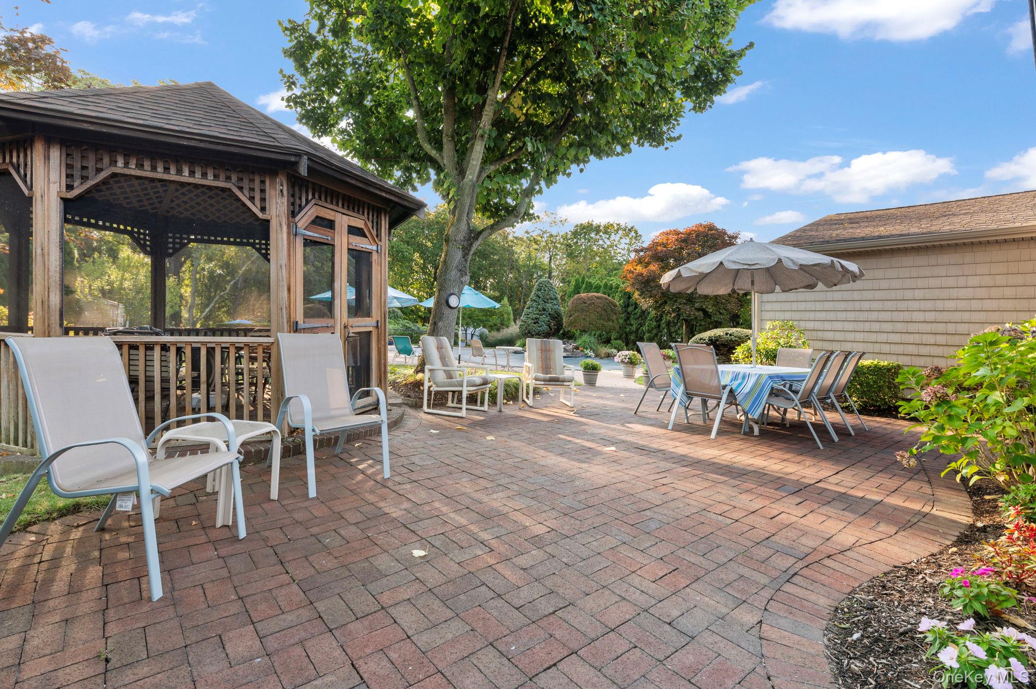 1 Castle Drive, Woodbury, NY 11797