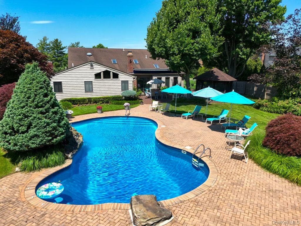 1 Castle Drive, Woodbury, NY 11797