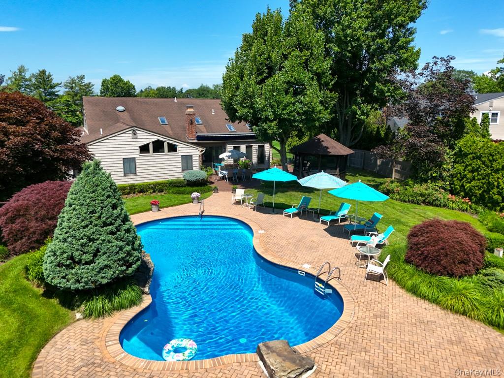 1 Castle Drive, Woodbury, NY 11797