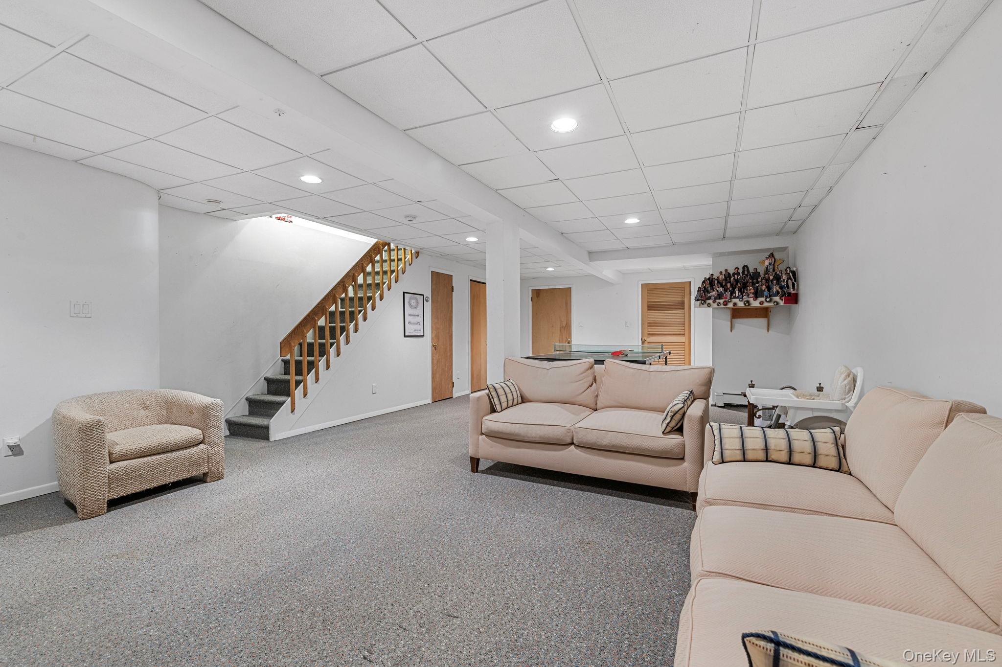 1 Castle Drive, Woodbury, NY 11797