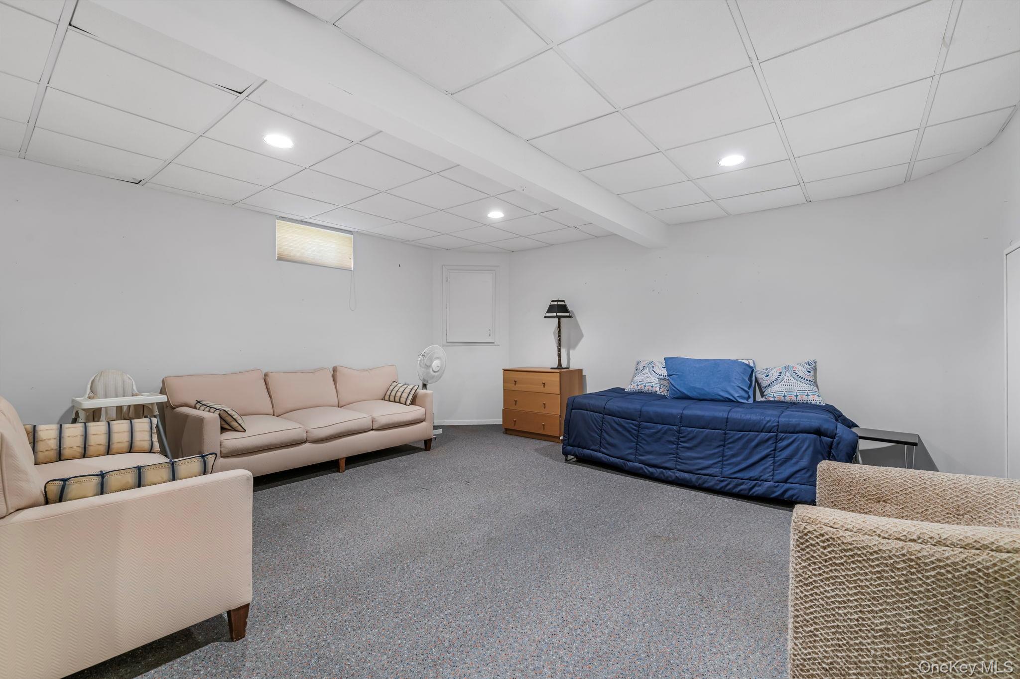 1 Castle Drive, Woodbury, NY 11797