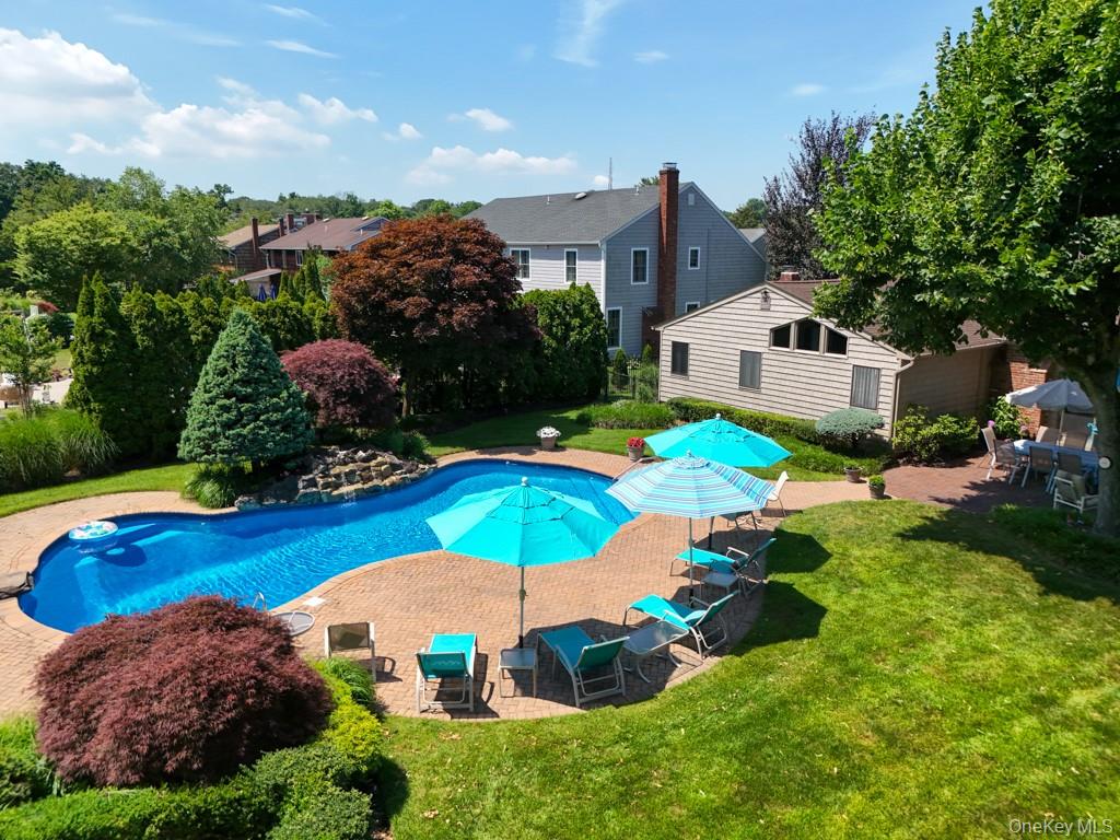 1 Castle Drive, Woodbury, NY 11797