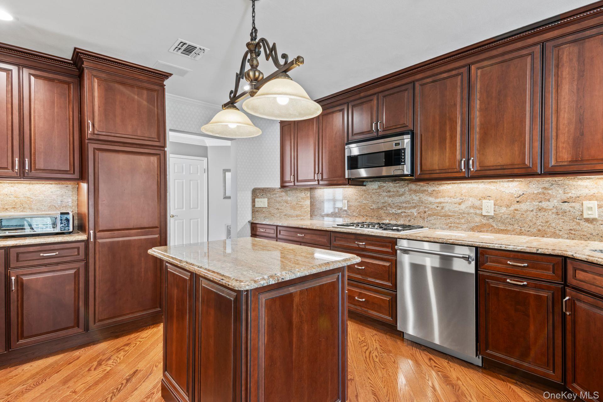 77 The Woods, Commack, NY 11725