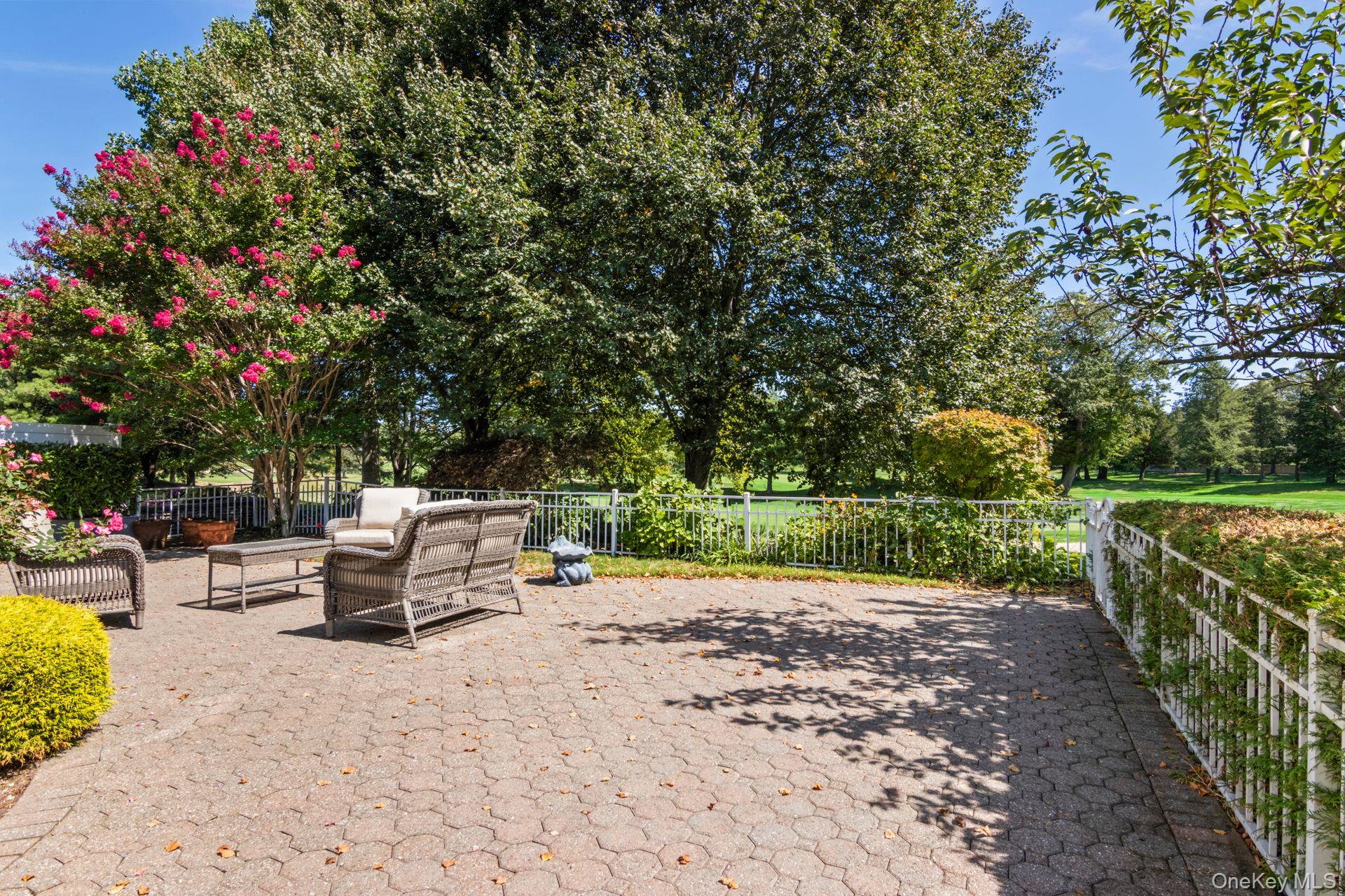 77 The Woods, Commack, NY 11725