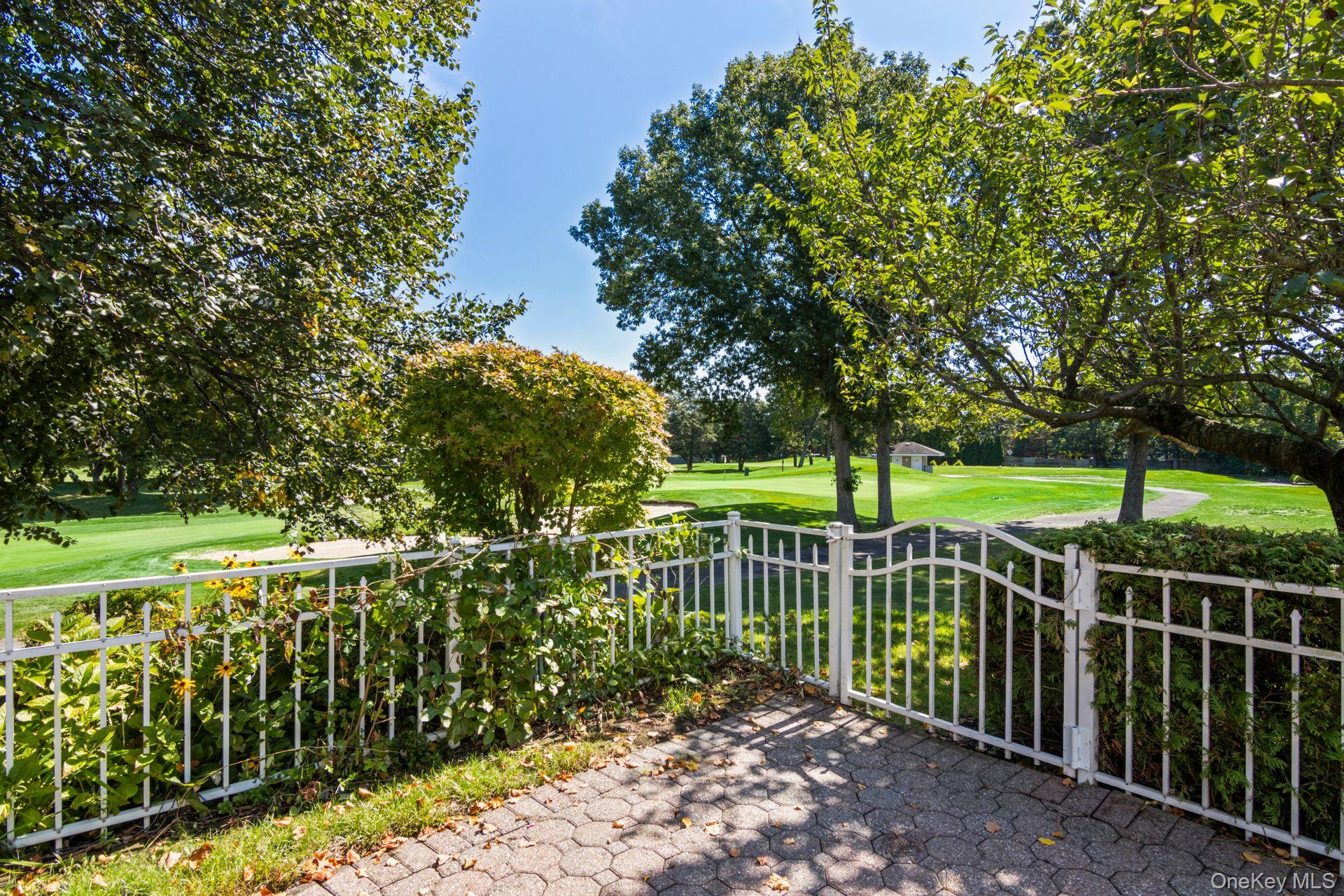 77 The Woods, Commack, NY 11725