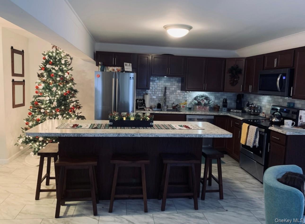 3 Hudson Bluff Circle, Marlboro, NY 12542