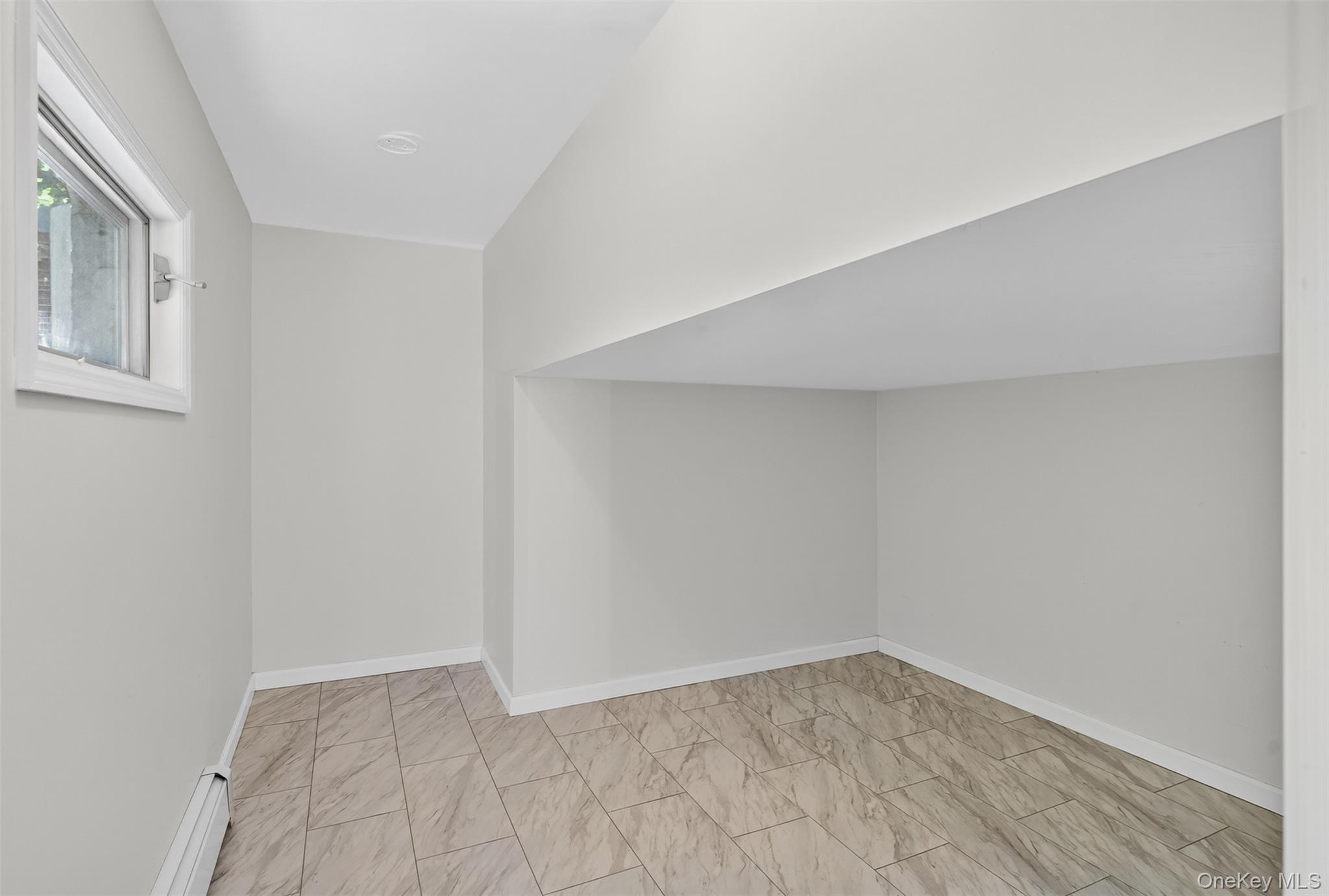 3 Hudson Bluff Circle, Marlboro, NY 12542