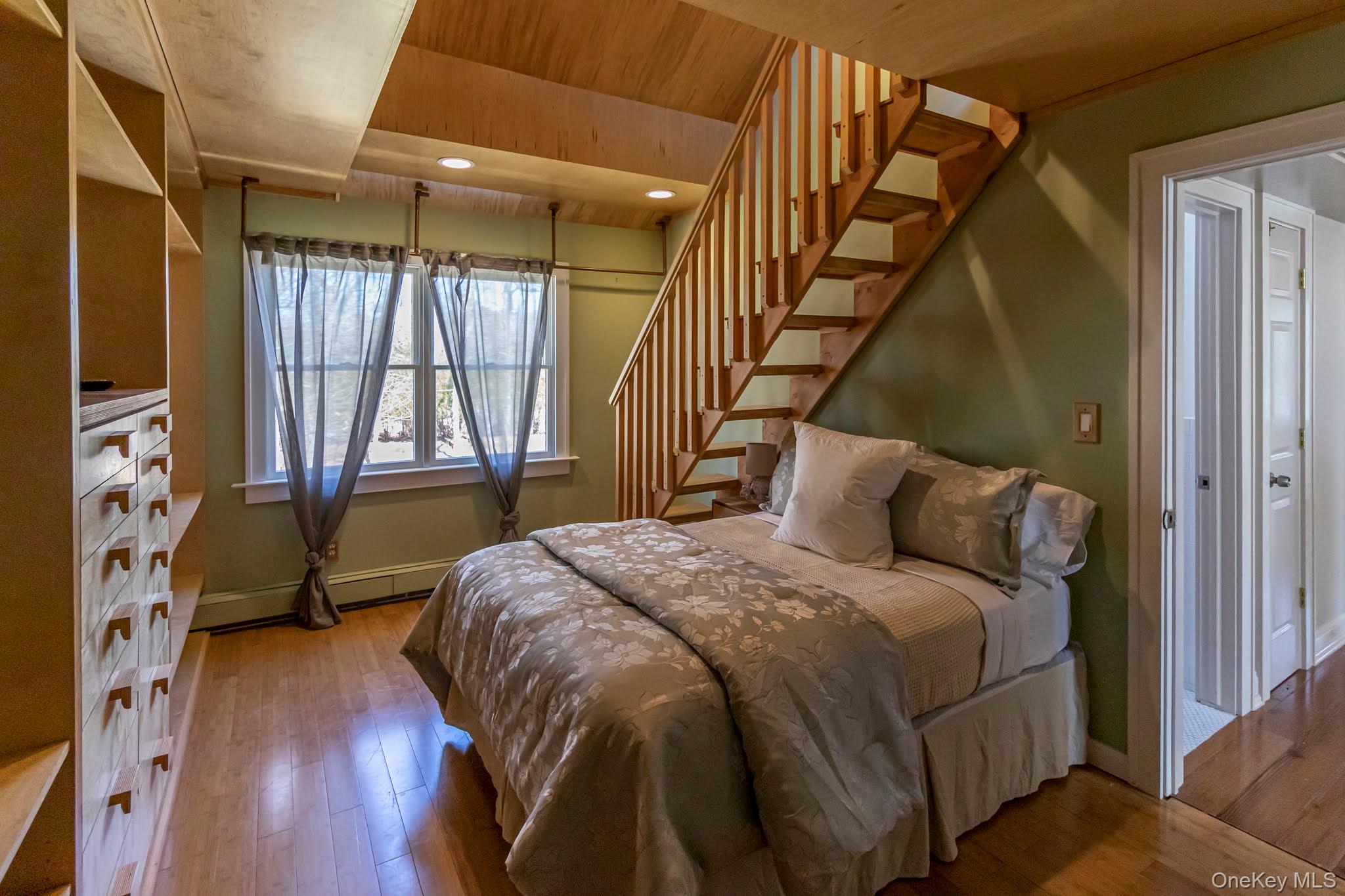 6 Bayview Terrace, Hampton Bays, NY 11946