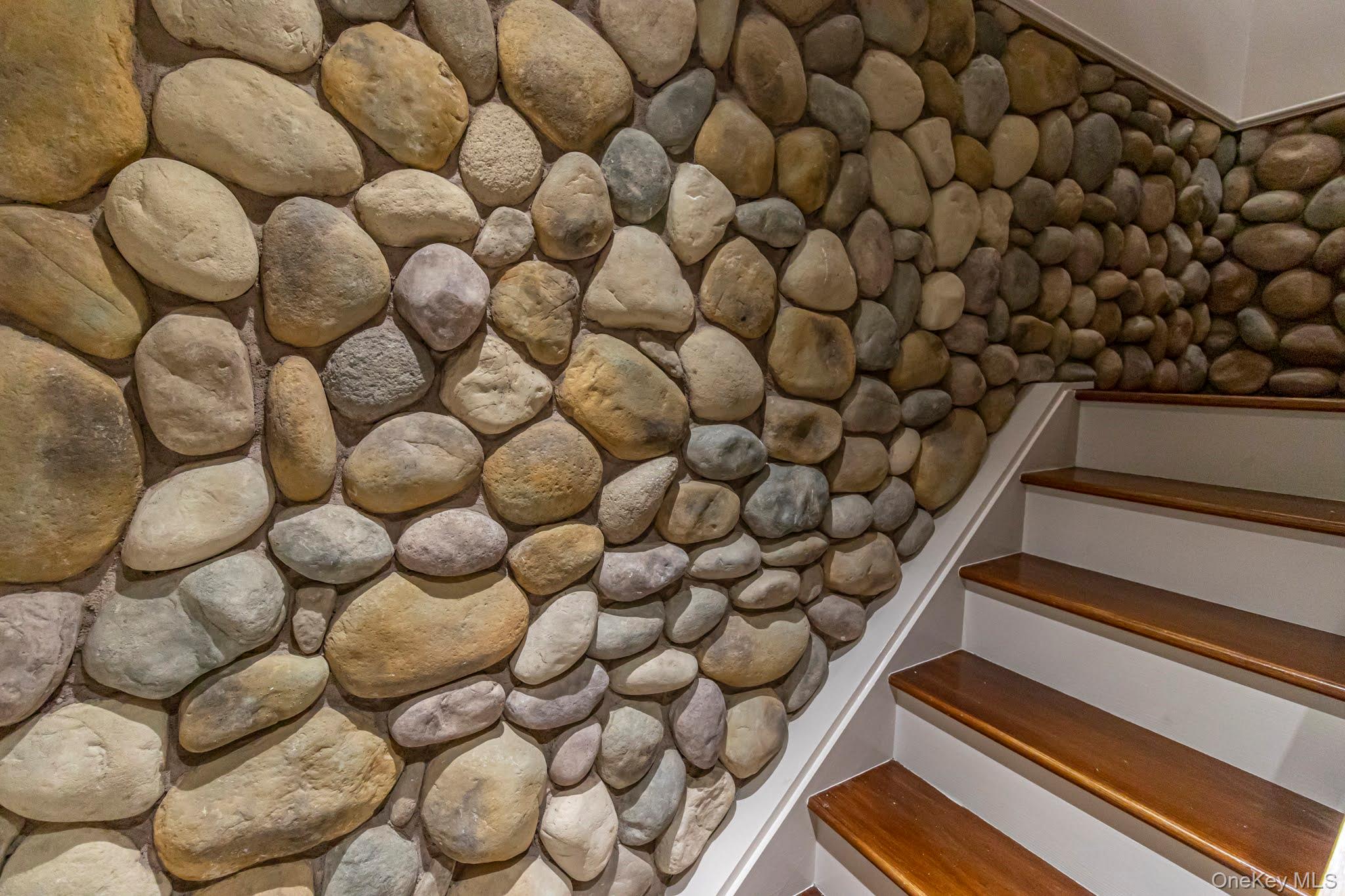 6 Bayview Terrace, Hampton Bays, NY 11946