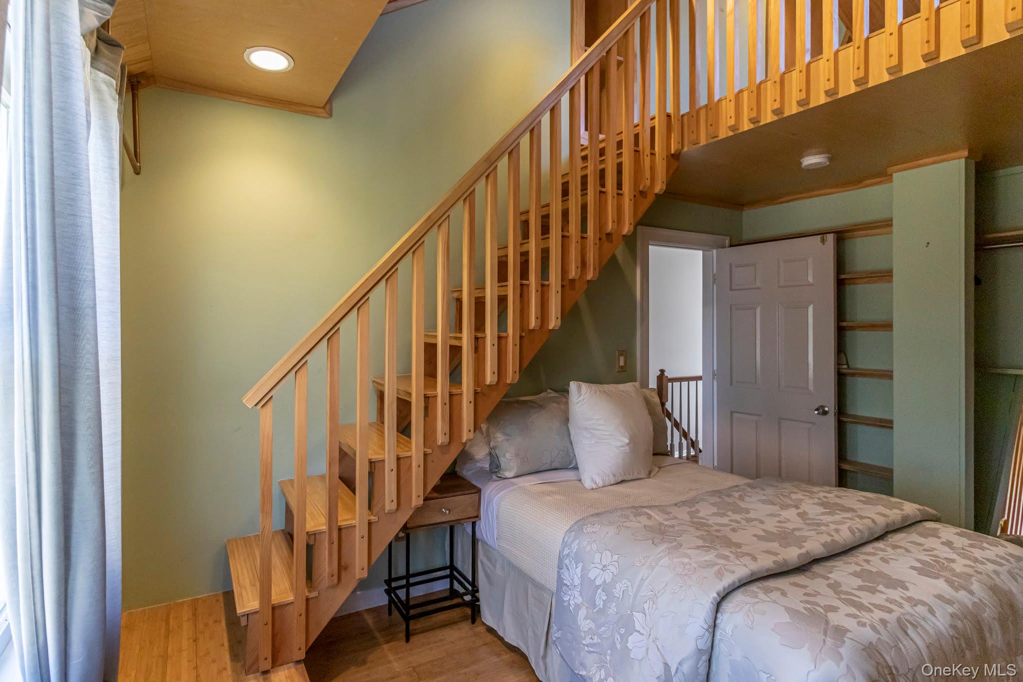 6 Bayview Terrace, Hampton Bays, NY 11946