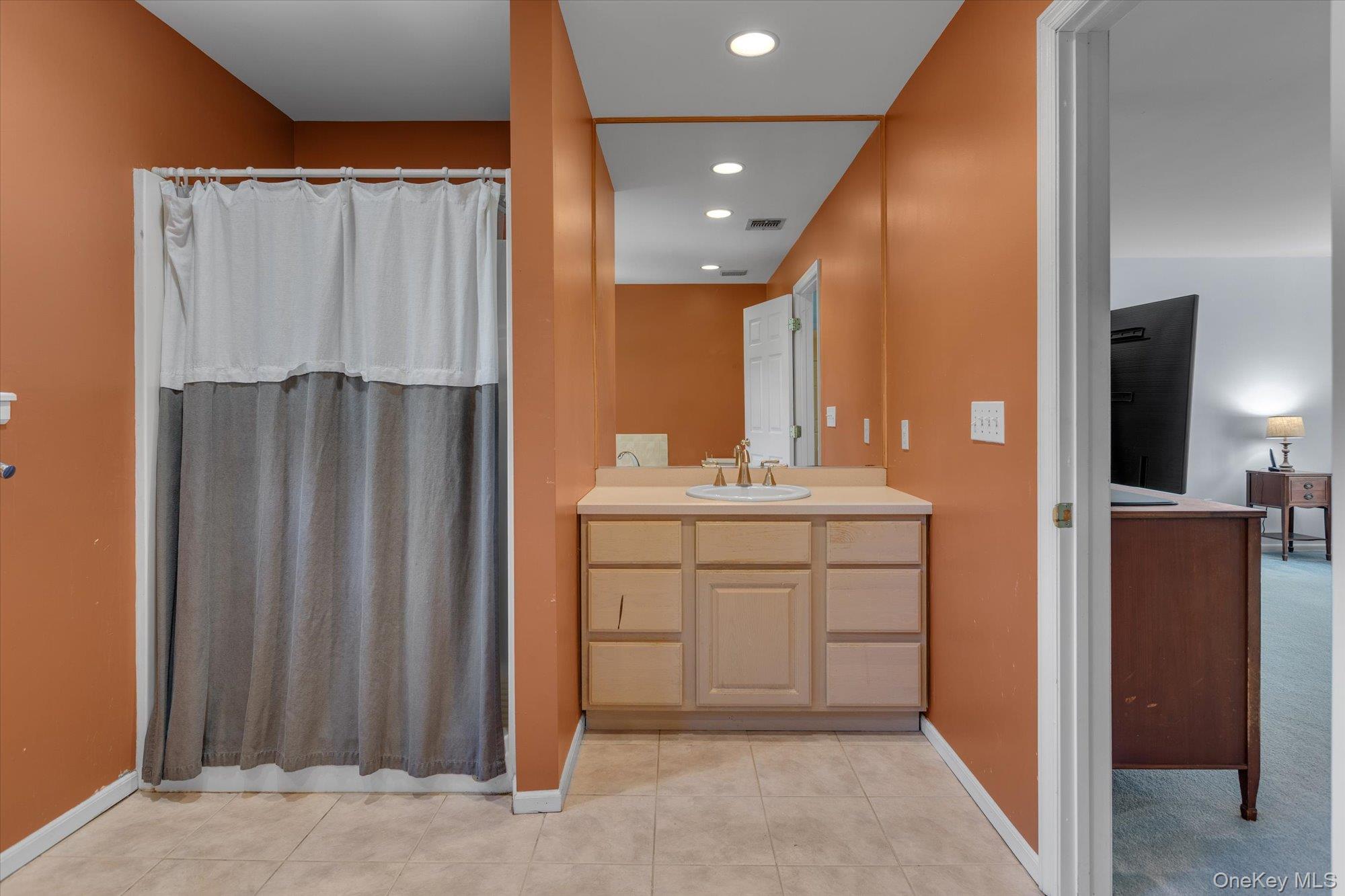 98 Woodhull Road, Huntington, NY 11743