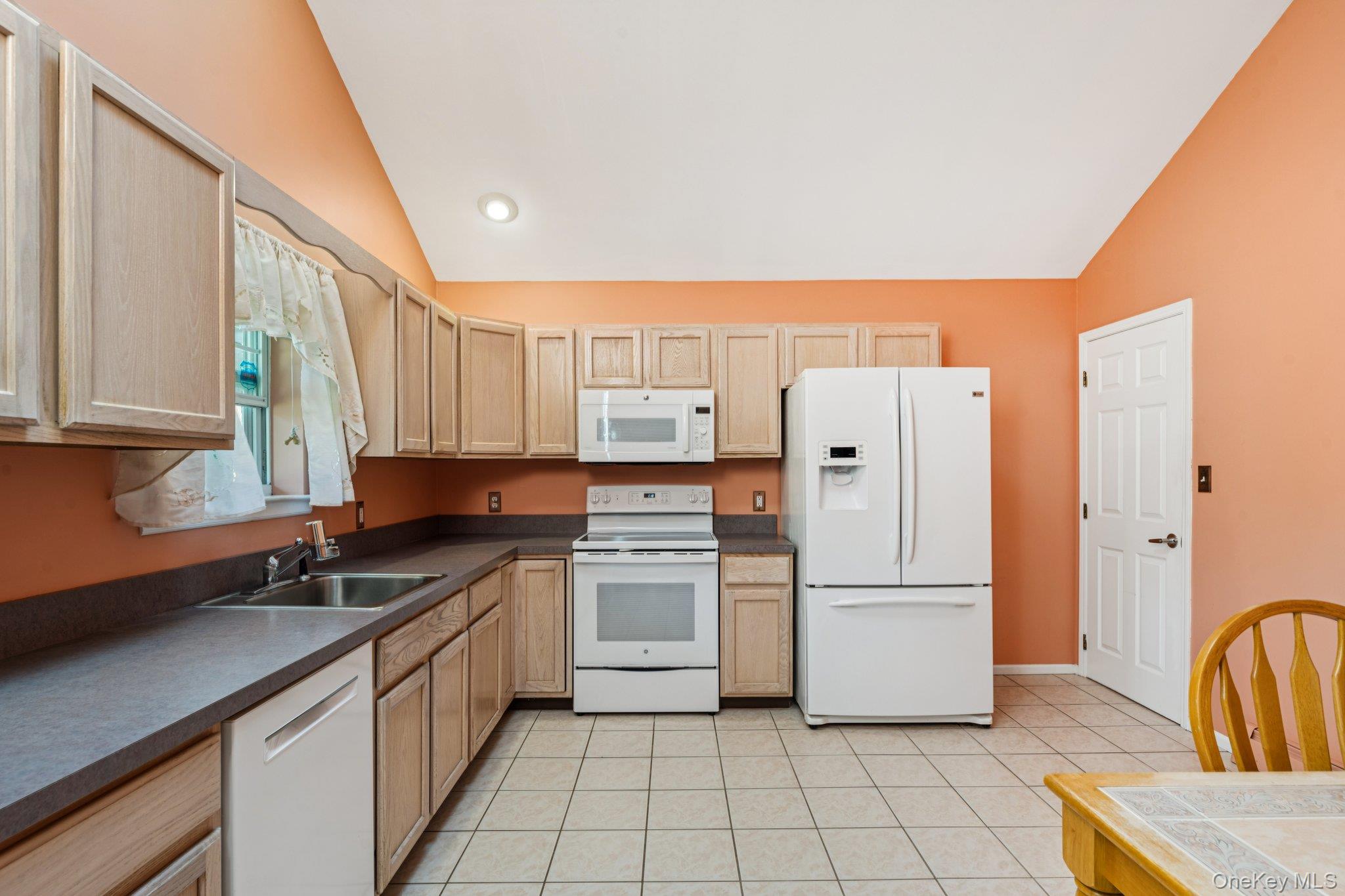 46 Broadway, Shirley, NY 11967