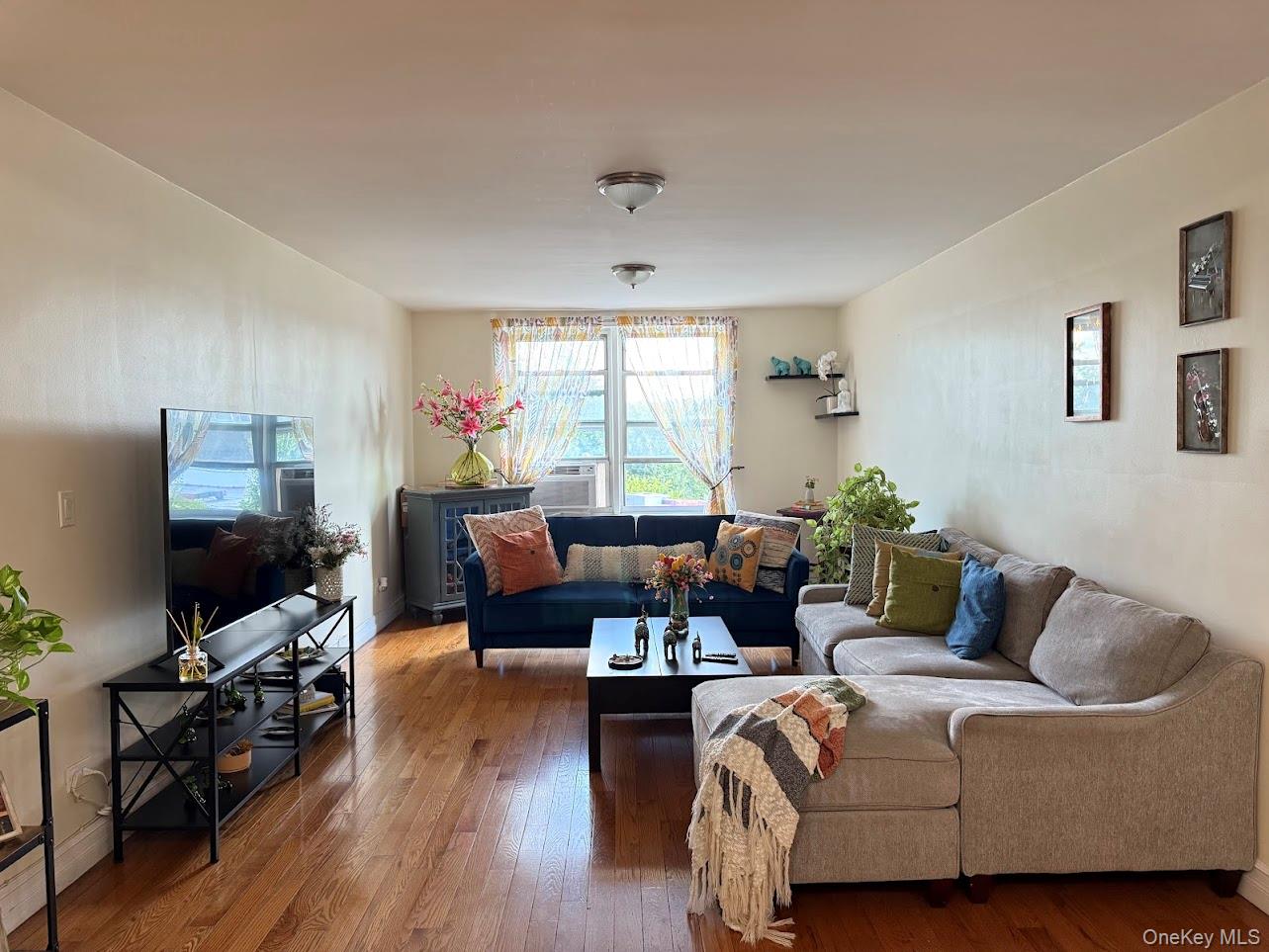 60-11 Broadway # 3S, Woodside, NY 11377