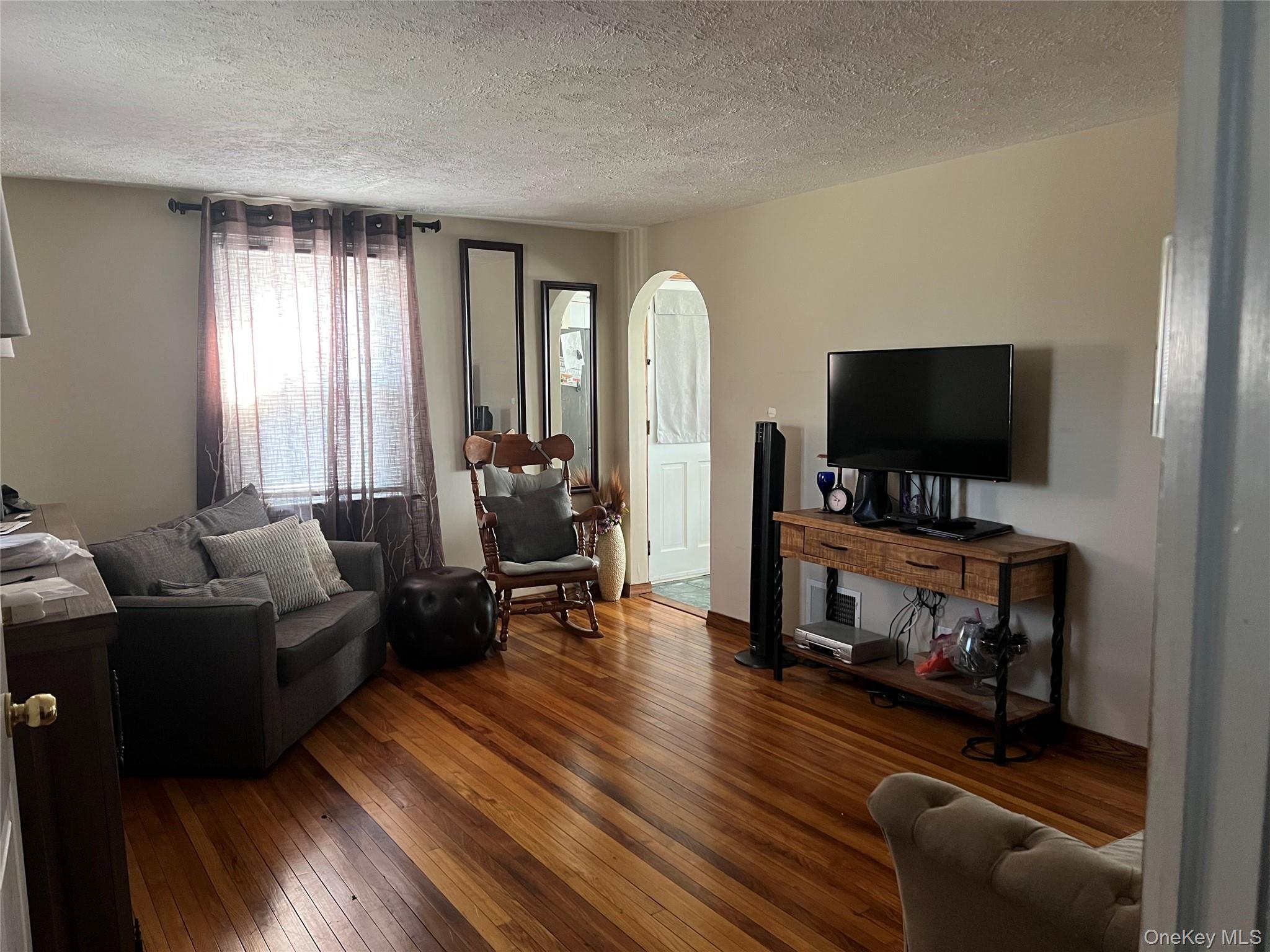 28 Penataquit Avenue, Bay Shore, NY 11706