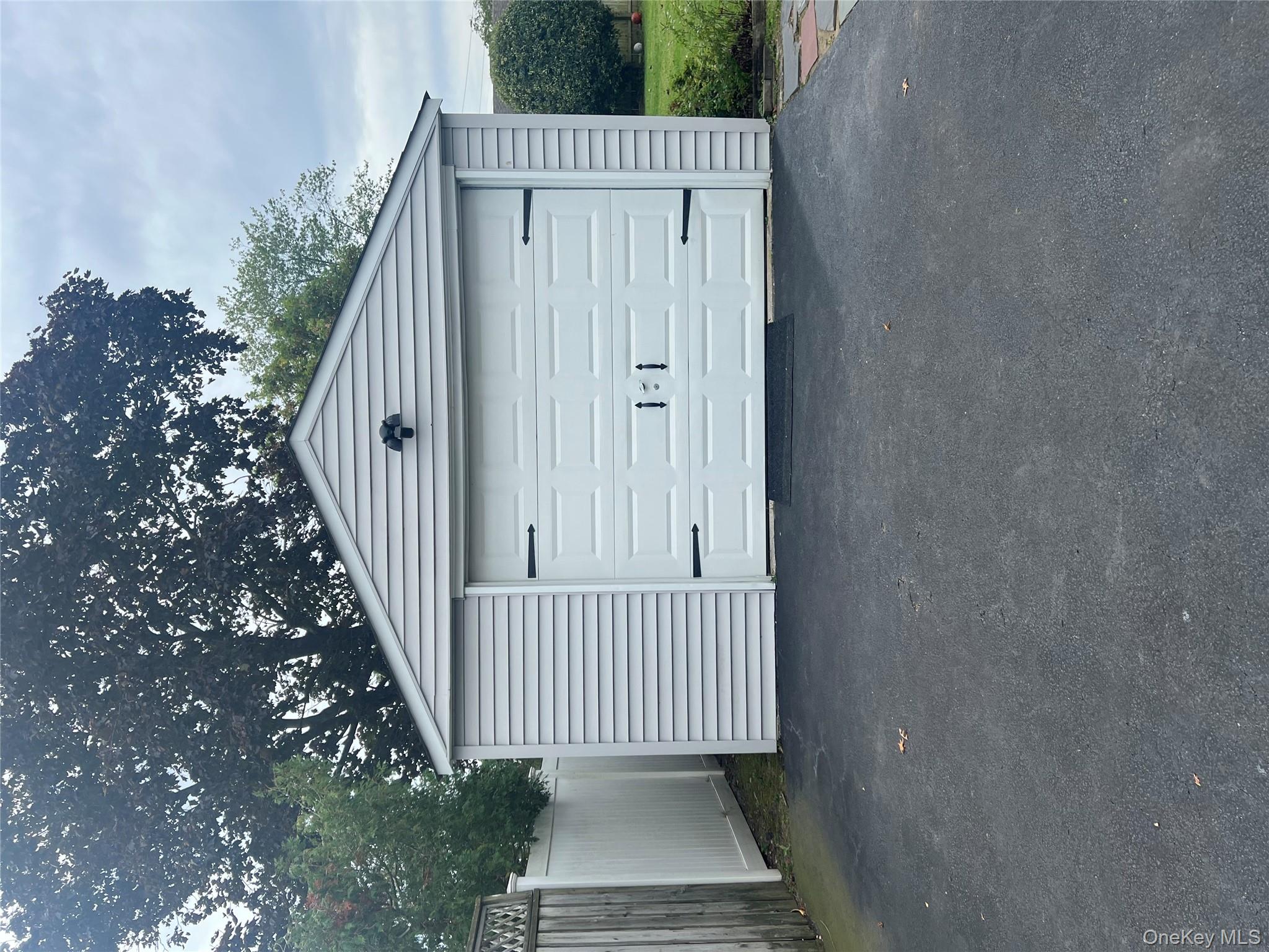 28 Penataquit Avenue, Bay Shore, NY 11706