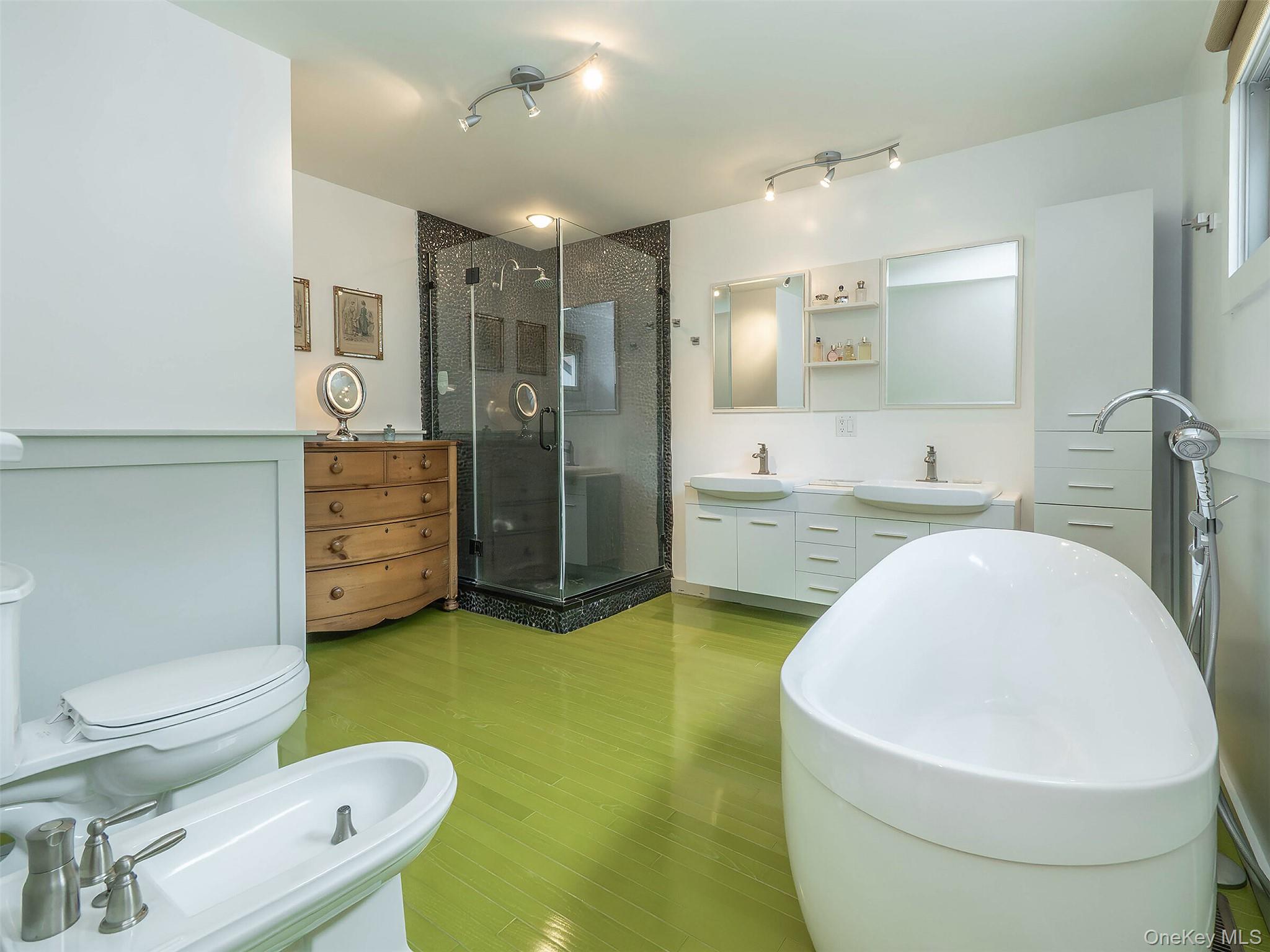 35 Highland Road, Glen Cove, NY 11542