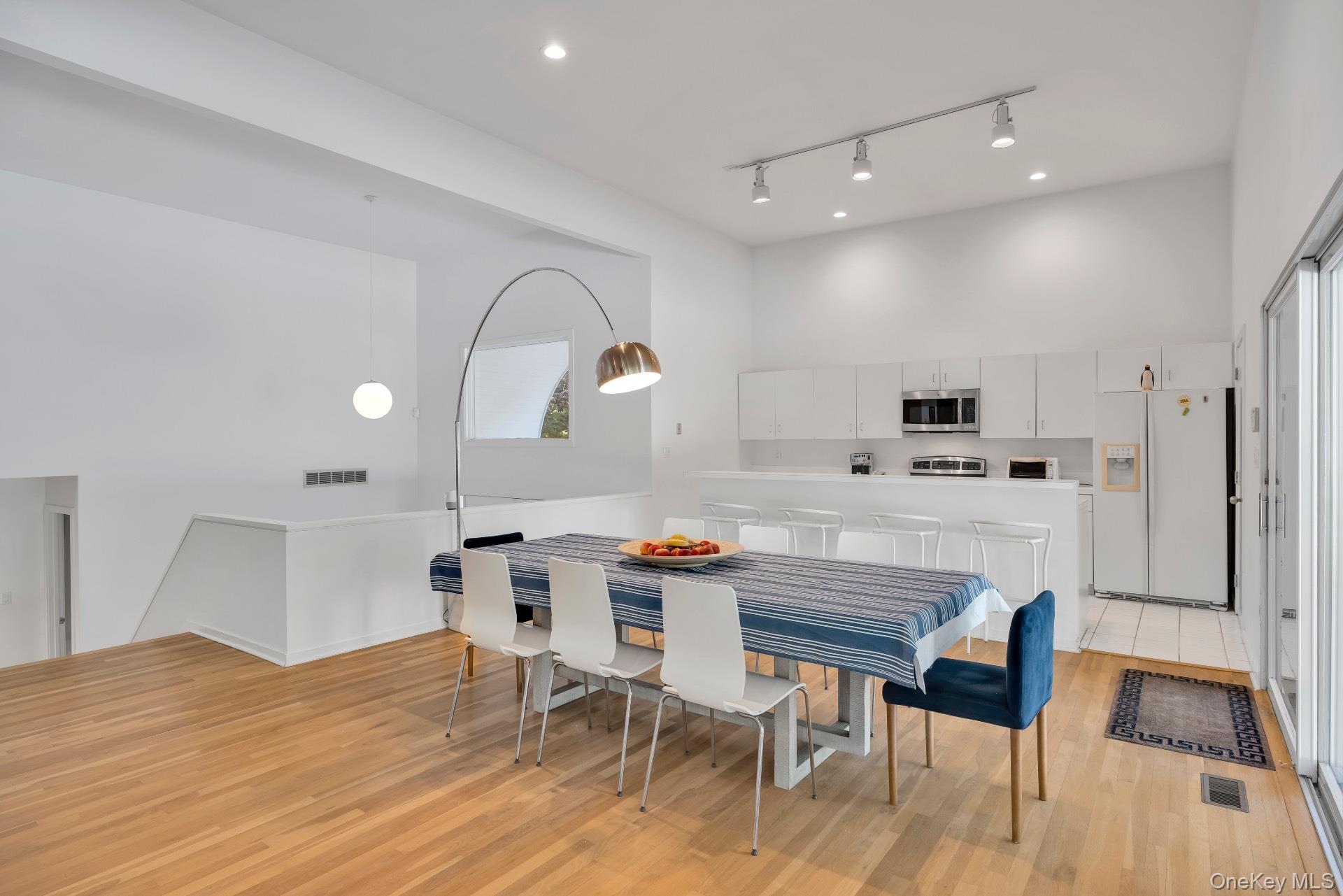 30 Pheasant Run, Quogue, NY 11959