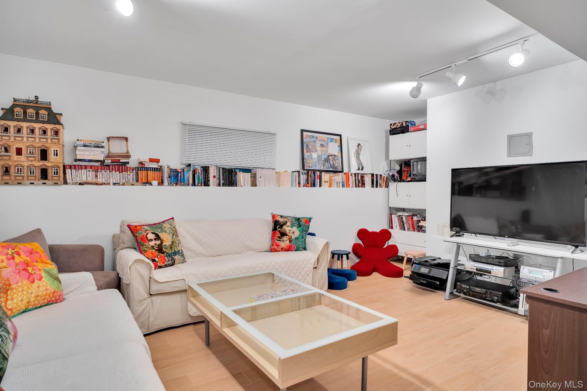 30 Pheasant Run, Quogue, NY 11959