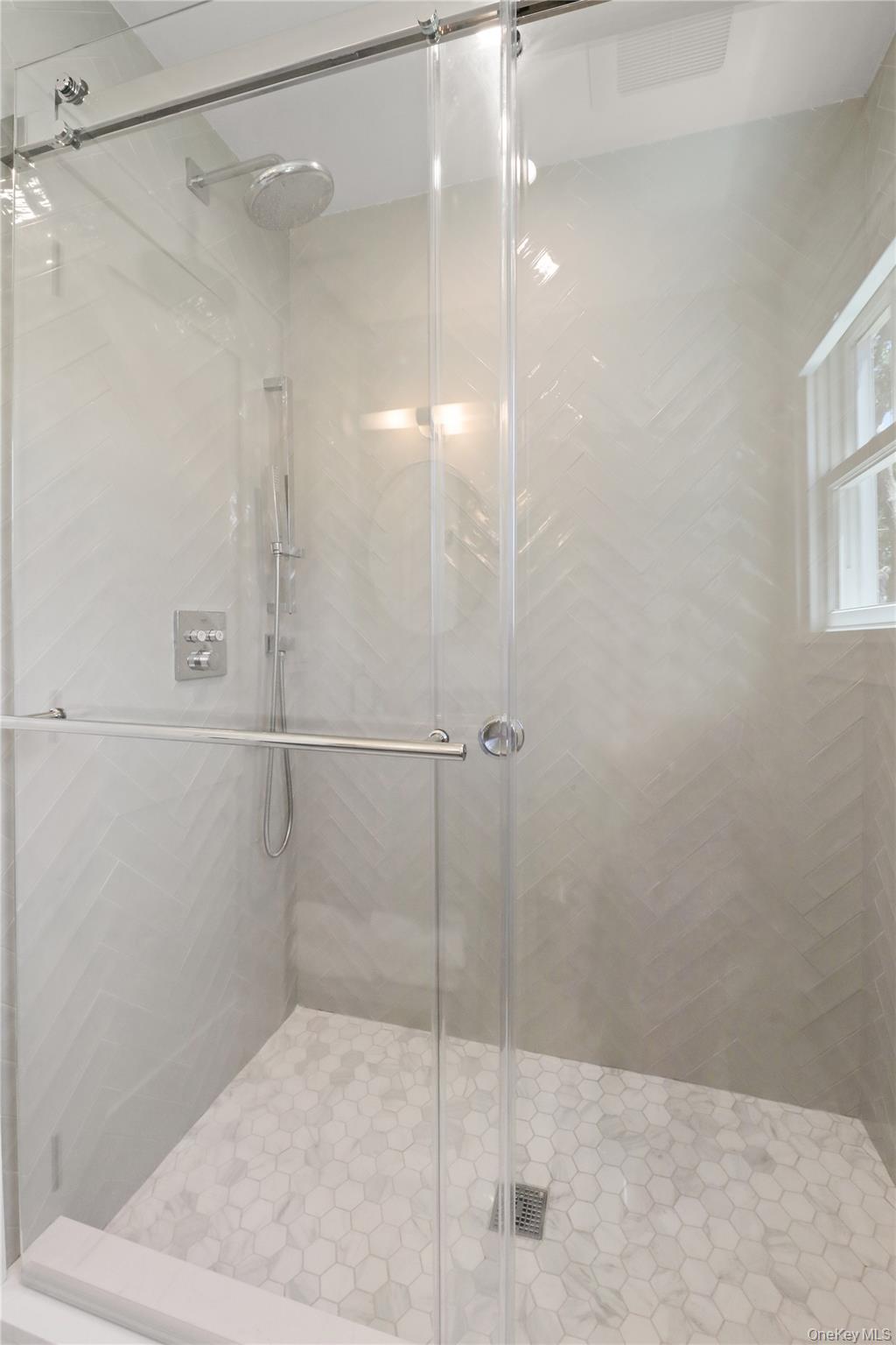 16 Pin Oak Lane, Westhampton Beach, NY 11978