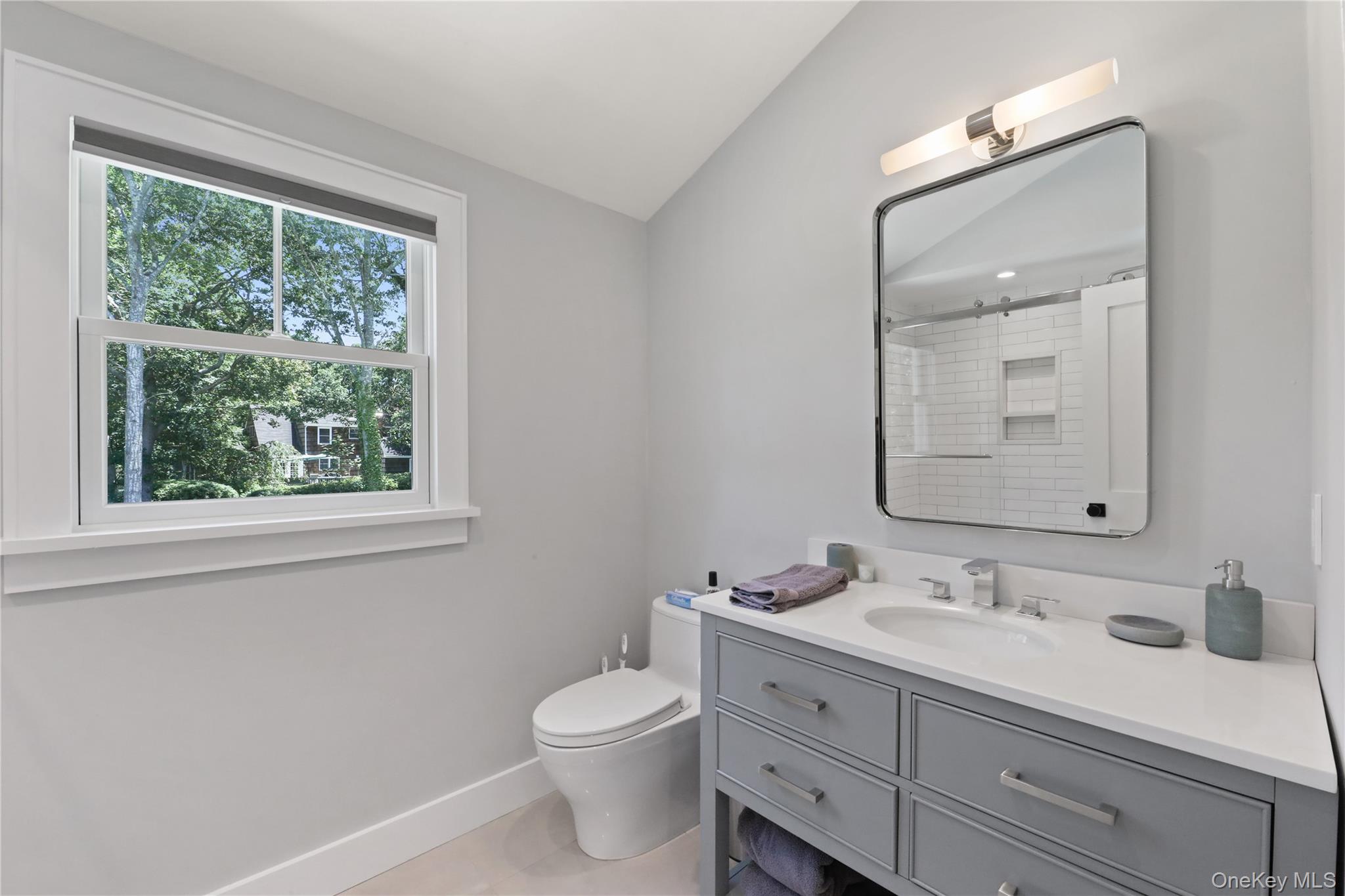 16 Pin Oak Lane, Westhampton Beach, NY 11978