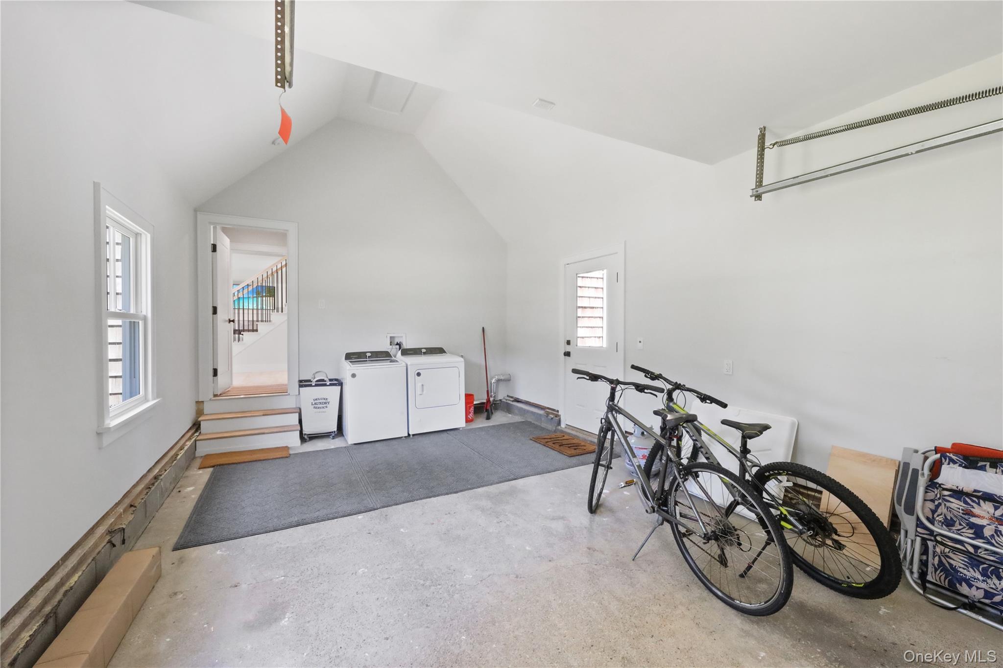 16 Pin Oak Lane, Westhampton Beach, NY 11978