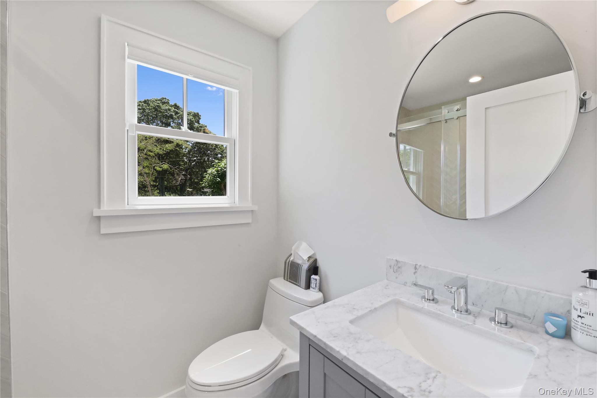 16 Pin Oak Lane, Westhampton Beach, NY 11978