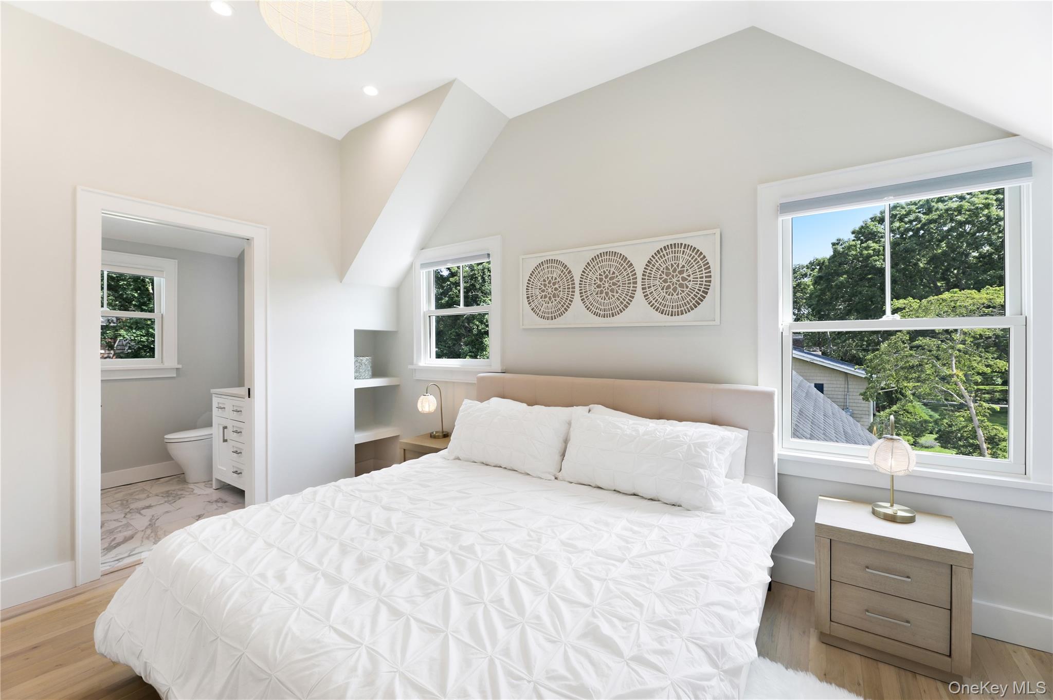 16 Pin Oak Lane, Westhampton Beach, NY 11978