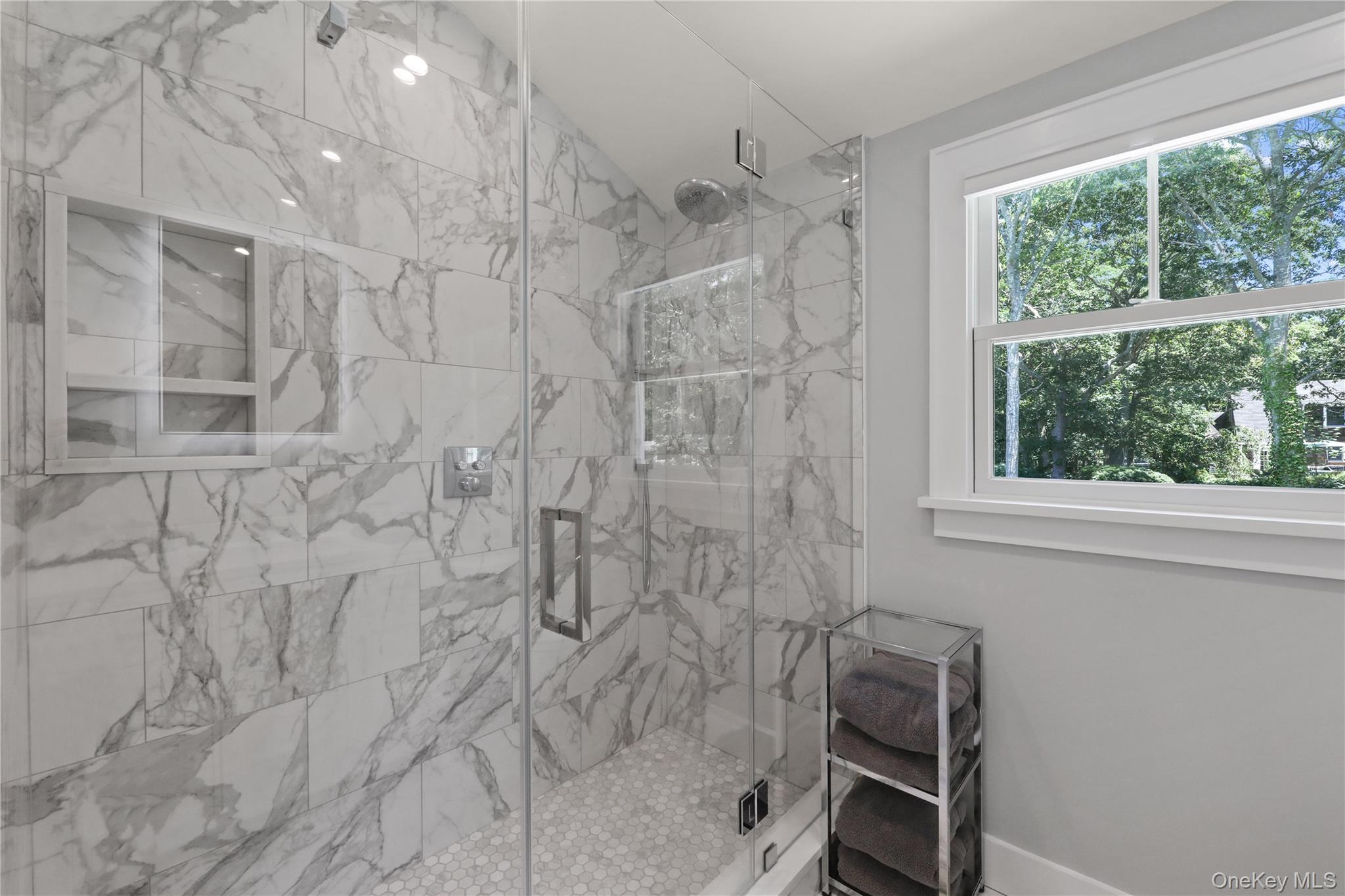 16 Pin Oak Lane, Westhampton Beach, NY 11978