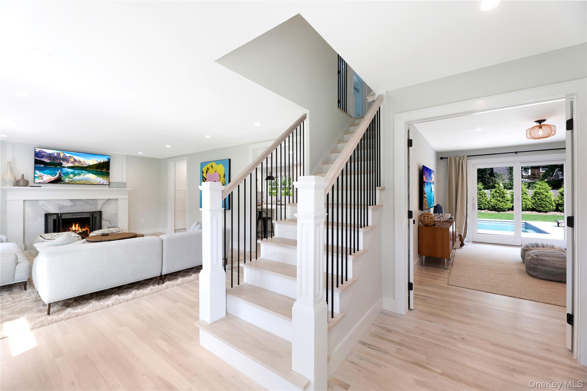 16 Pin Oak Lane, Westhampton Beach, NY 11978