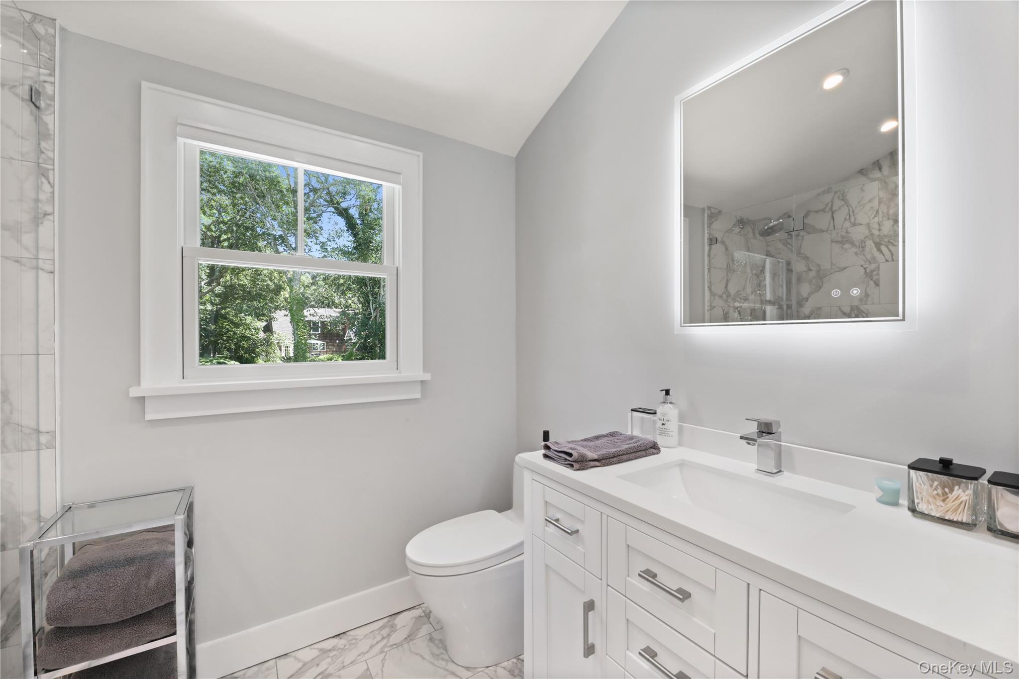 16 Pin Oak Lane, Westhampton Beach, NY 11978