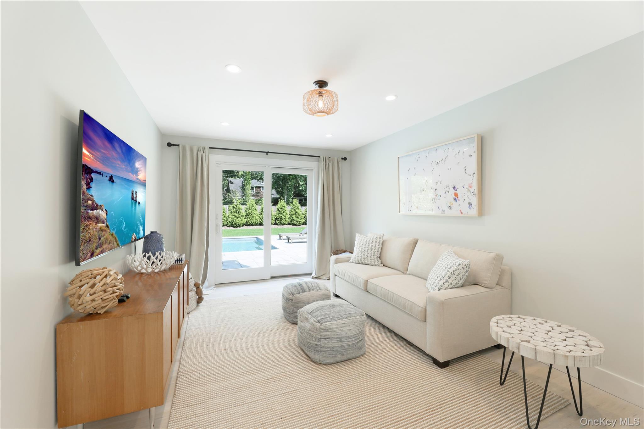 16 Pin Oak Lane, Westhampton Beach, NY 11978