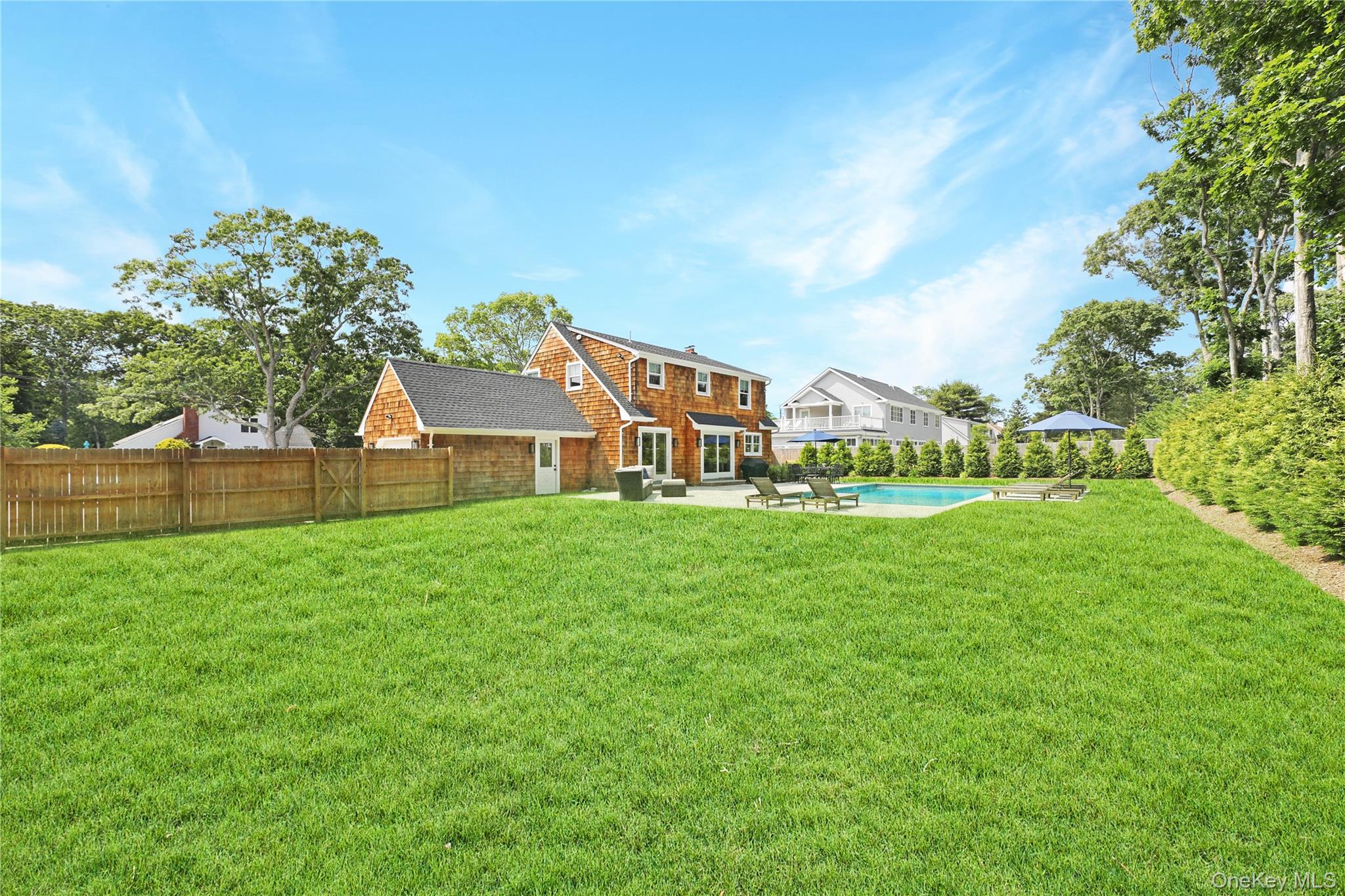 16 Pin Oak Lane, Westhampton Beach, NY 11978