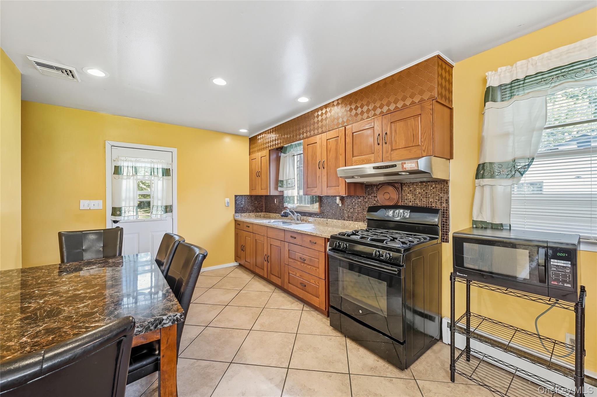 53 Fair Oaks Road, Middletown, NY 10940