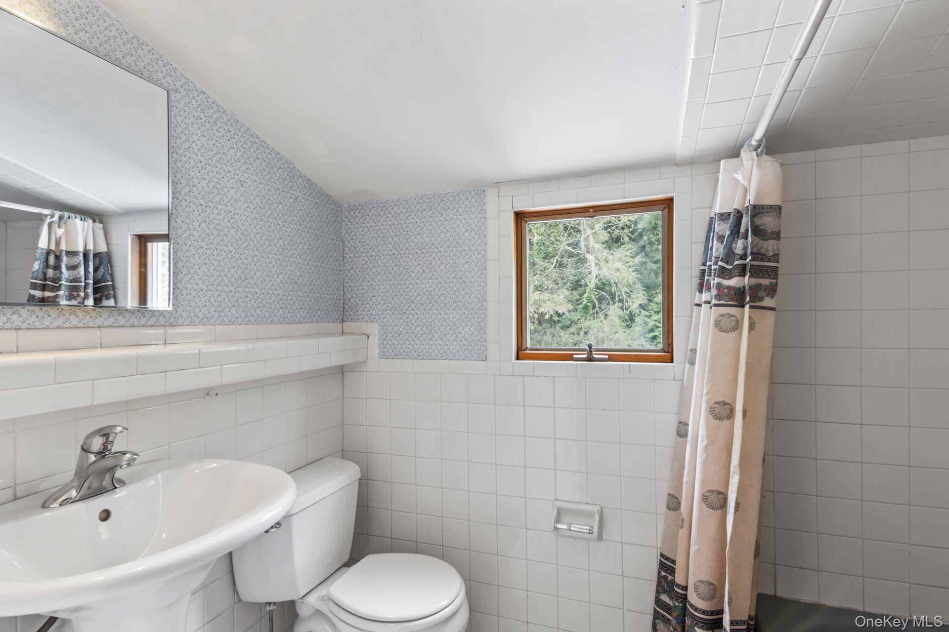 41 Brush Lane, Greenlawn, NY 11740