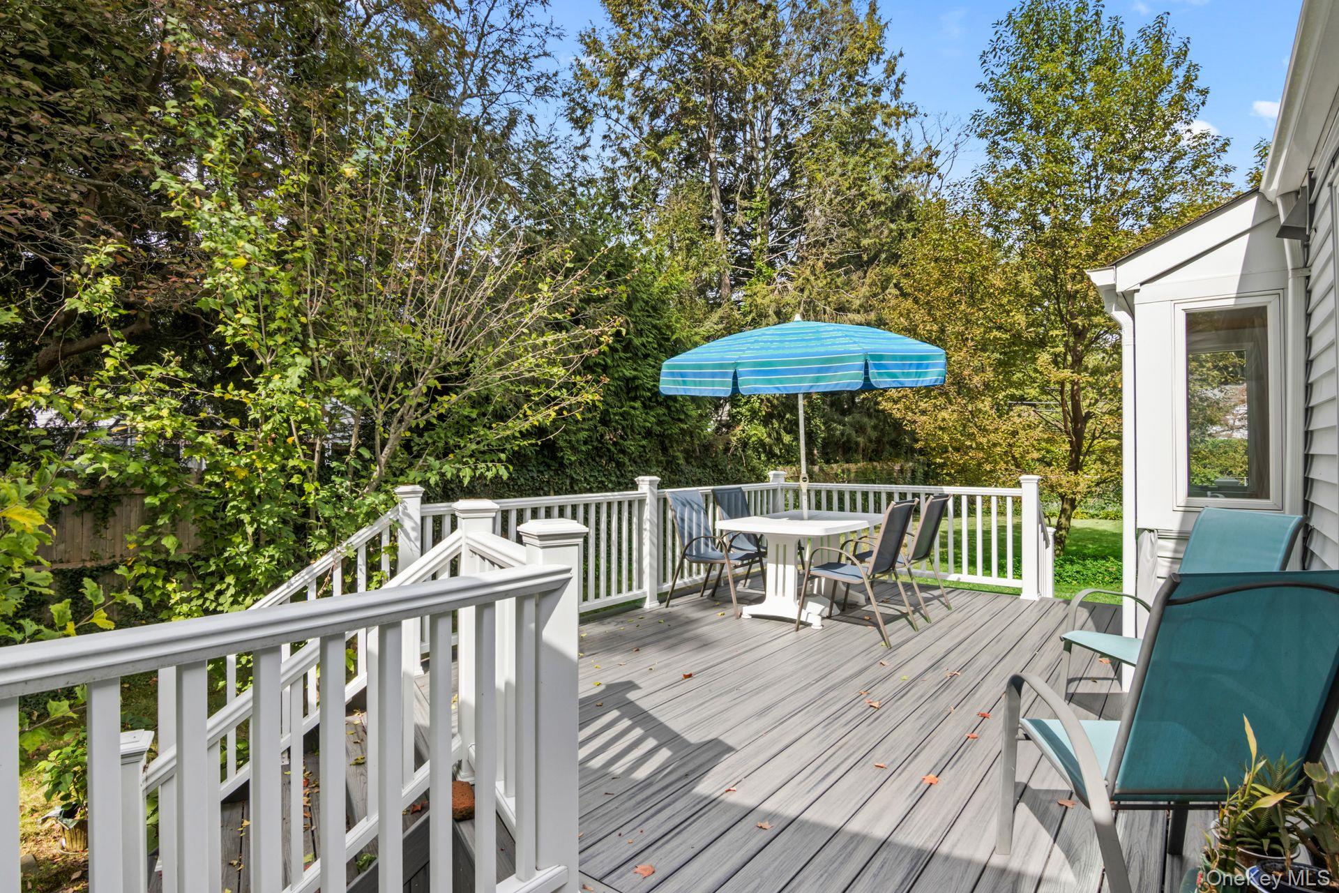 41 Brush Lane, Greenlawn, NY 11740