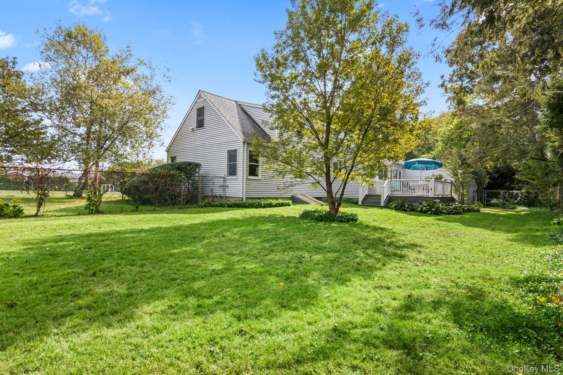 41 Brush Lane, Greenlawn, NY 11740