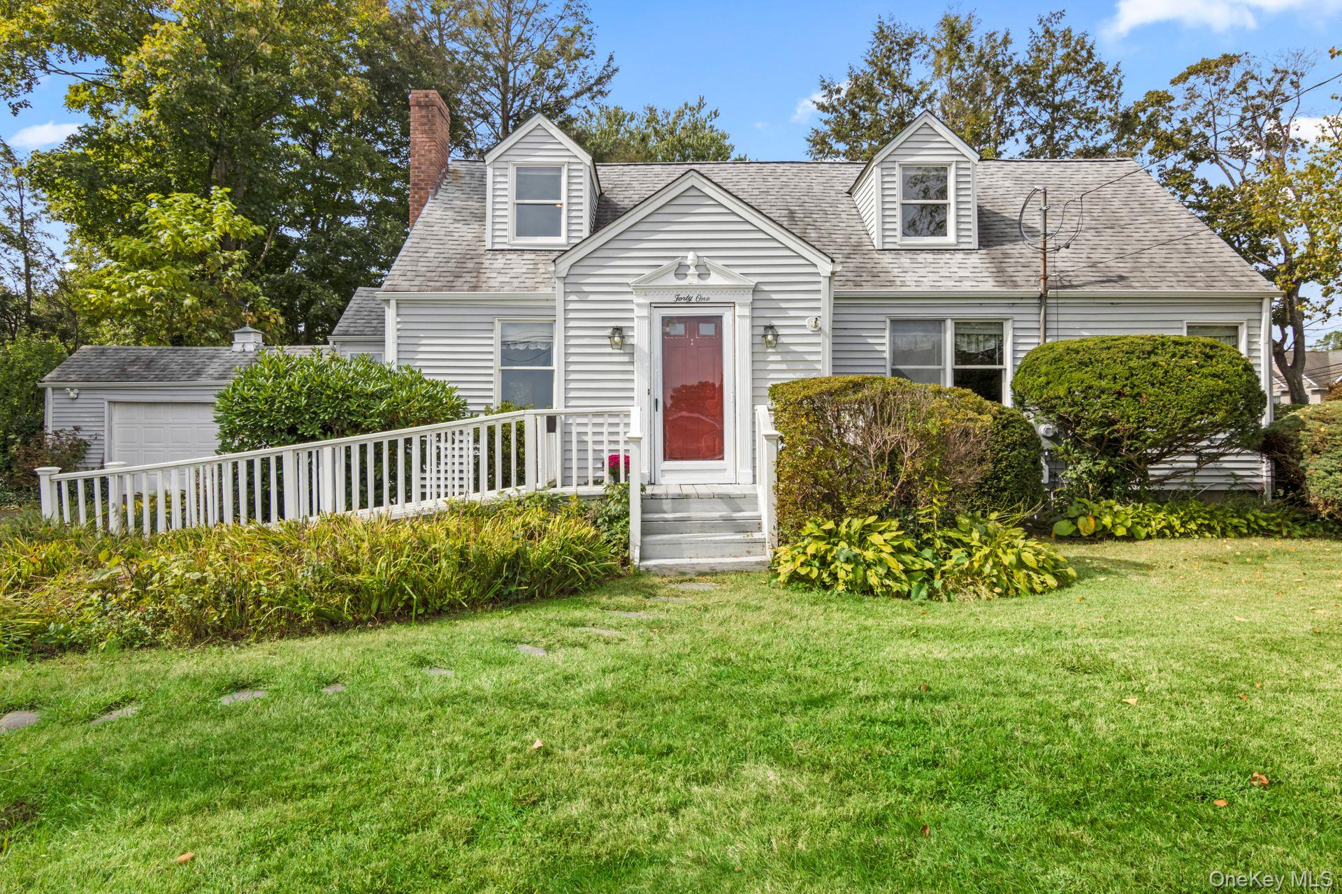 41 Brush Lane, Greenlawn, NY 11740