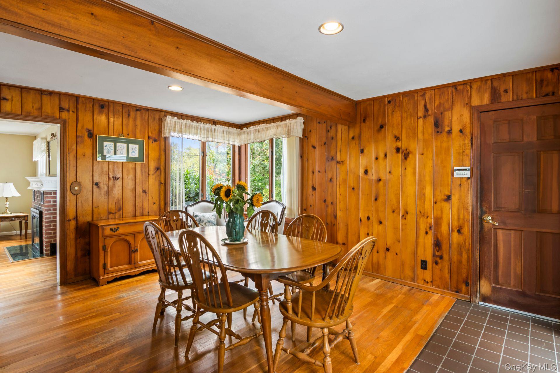 41 Brush Lane, Greenlawn, NY 11740