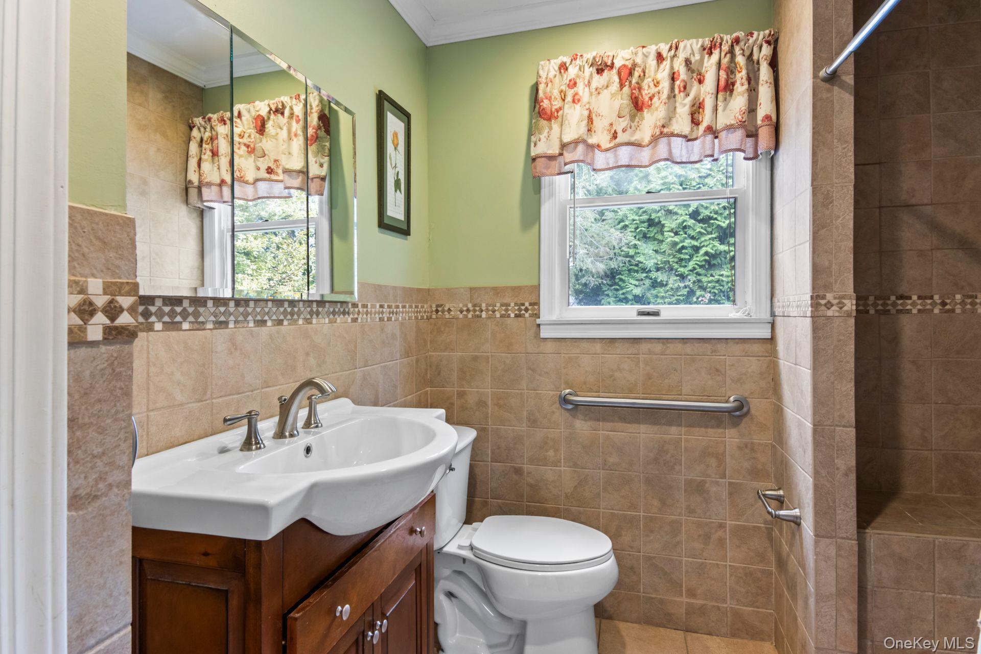 41 Brush Lane, Greenlawn, NY 11740