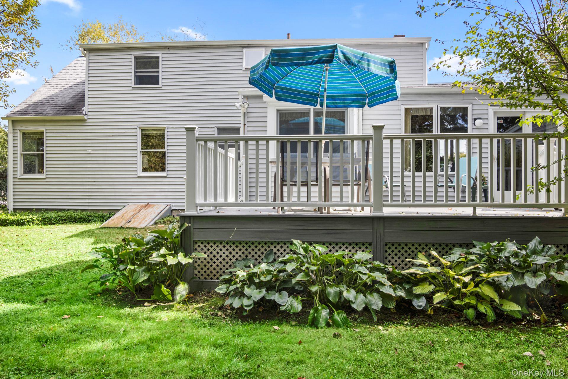 41 Brush Lane, Greenlawn, NY 11740