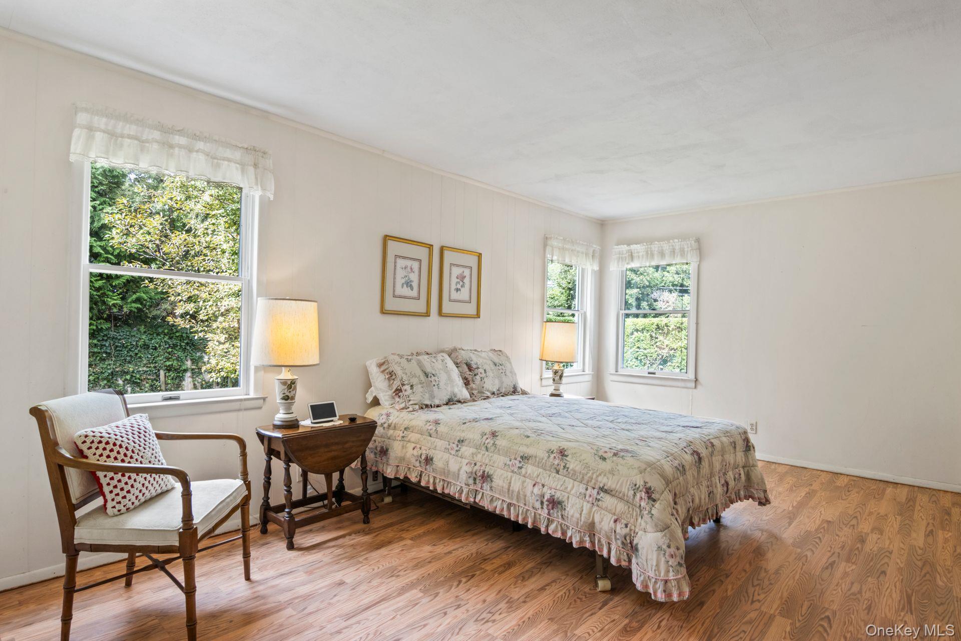 41 Brush Lane, Greenlawn, NY 11740