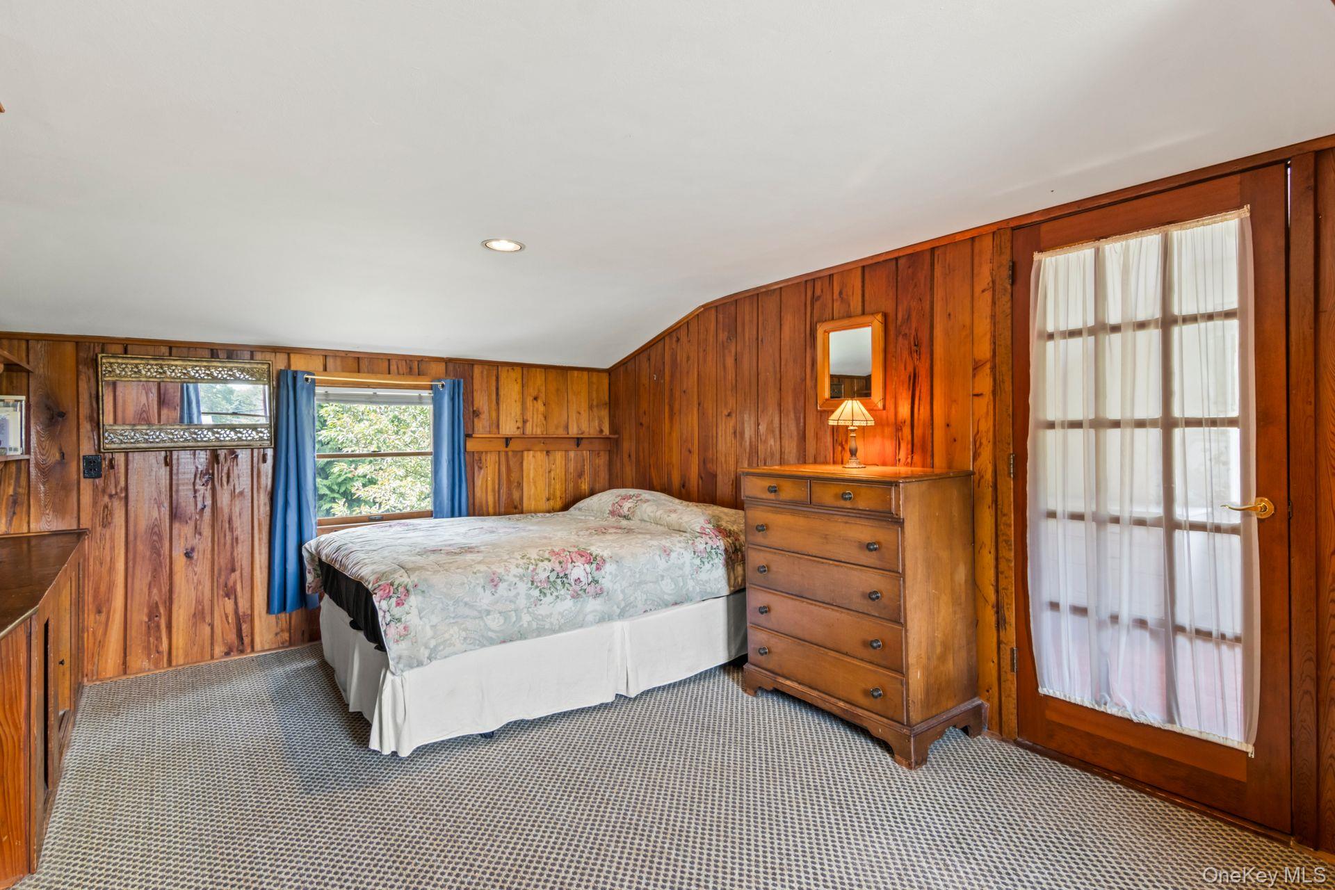 41 Brush Lane, Greenlawn, NY 11740