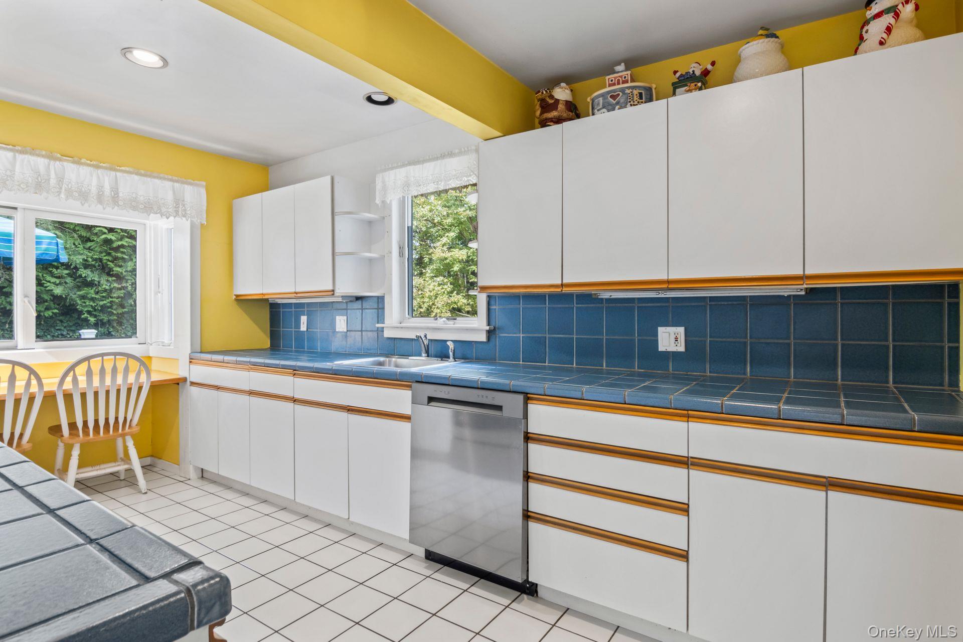 41 Brush Lane, Greenlawn, NY 11740