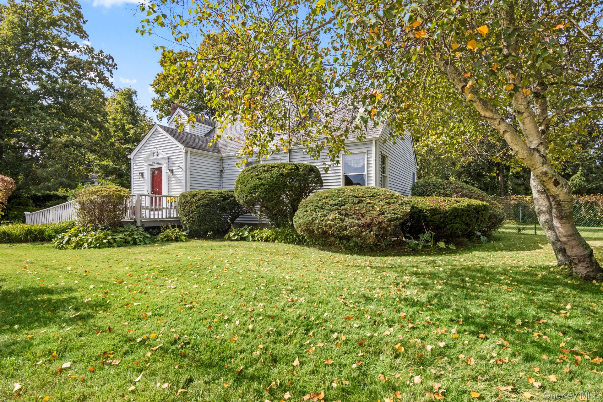 41 Brush Lane, Greenlawn, NY 11740