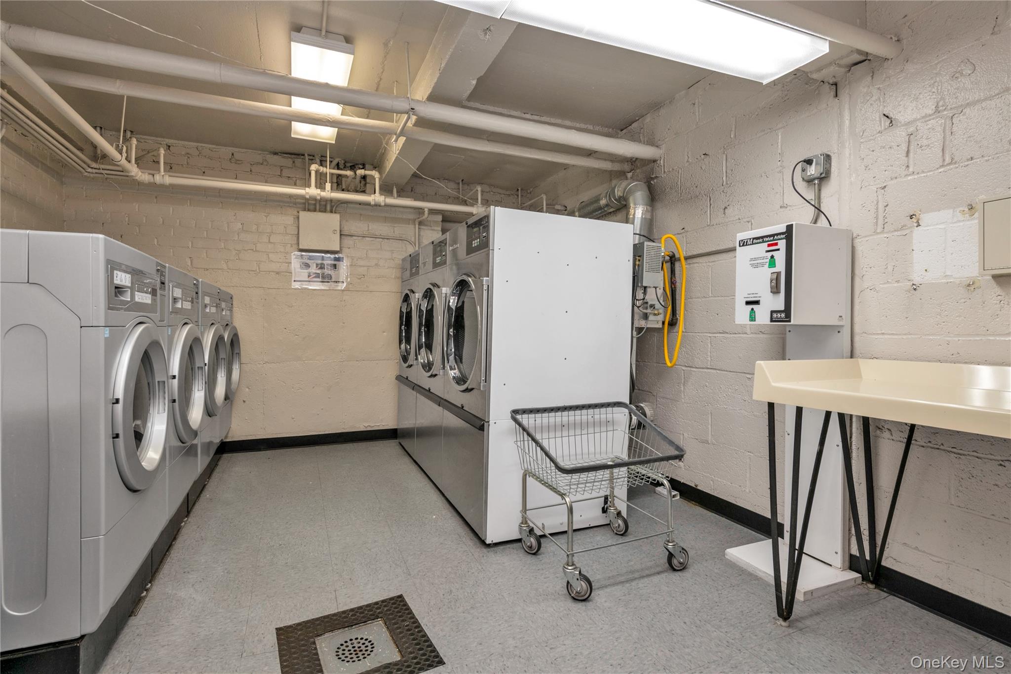 50 Brompton Road # 2L, Great Neck, NY 11021