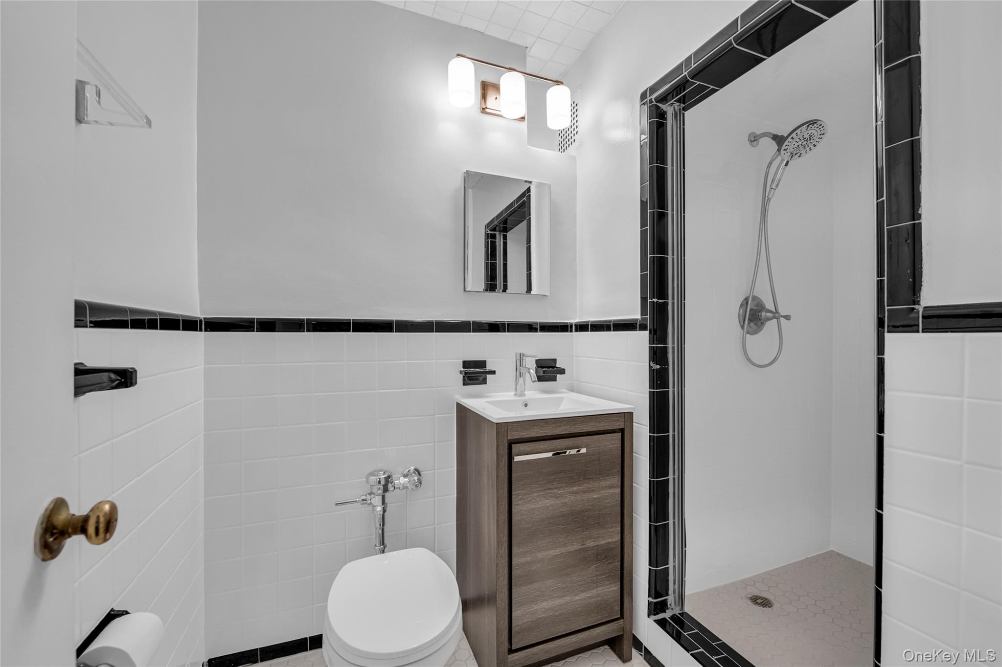 50 Brompton Road # 2L, Great Neck, NY 11021