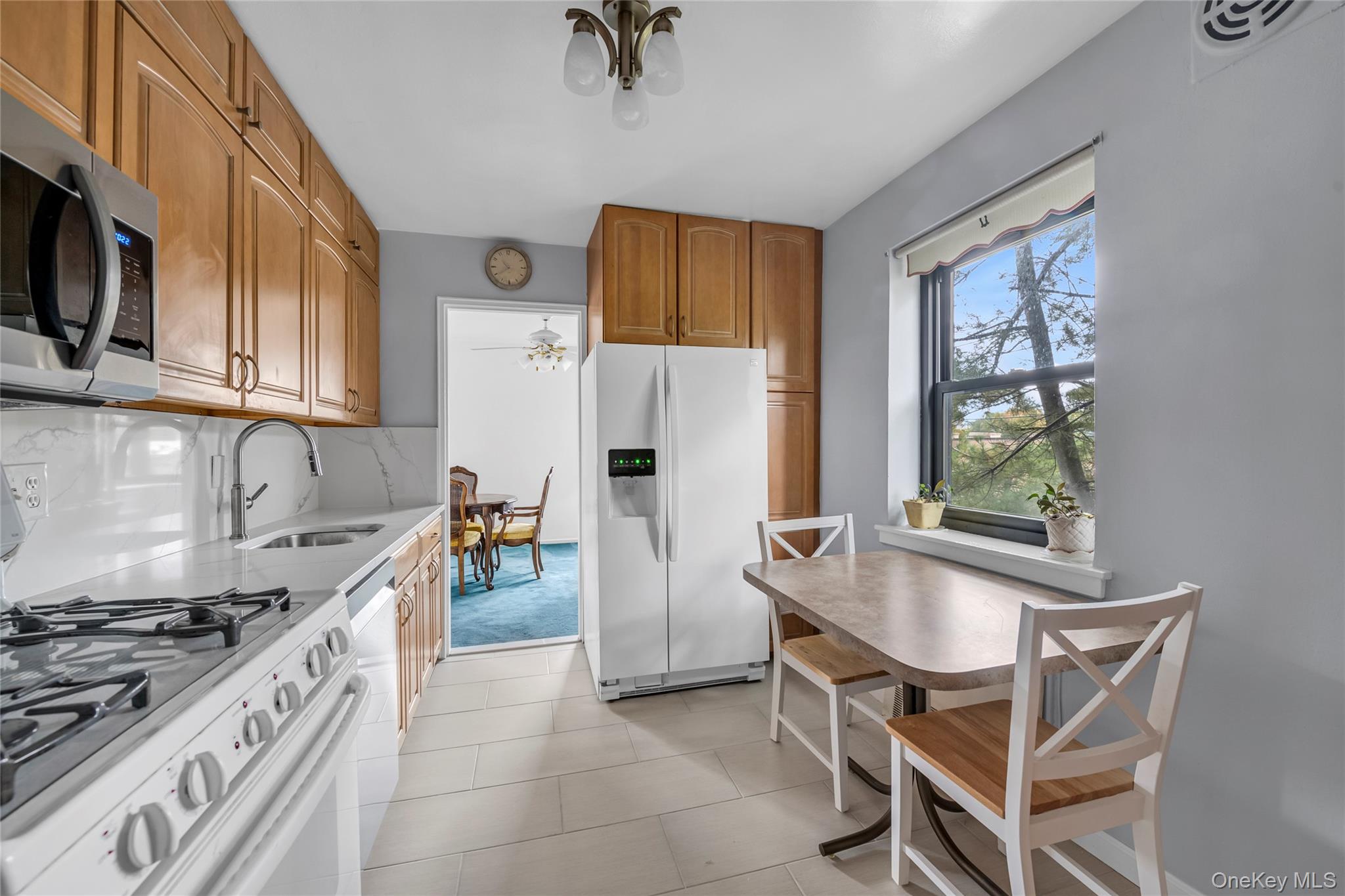 50 Brompton Road # 2L, Great Neck, NY 11021