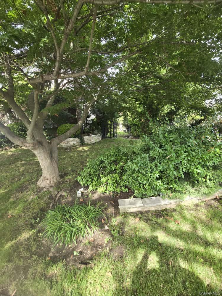 542 Hemlock Drive, Cedarhurst, NY 11516